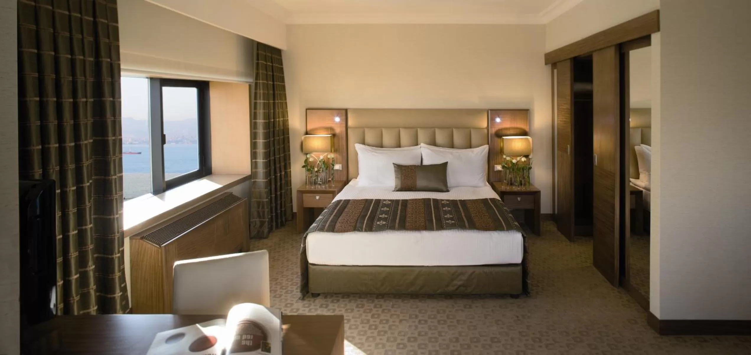 Bedroom, Bed in Mövenpick Hotel Izmir