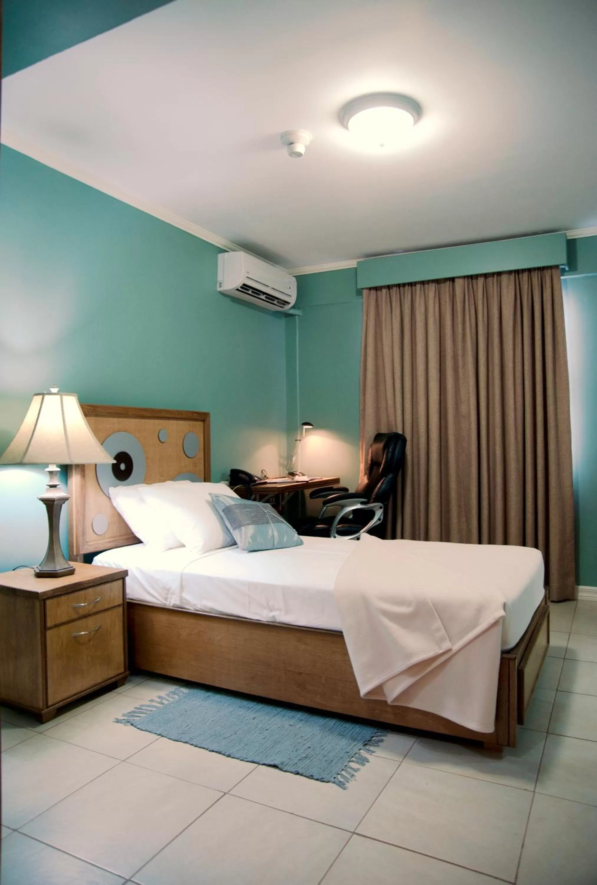 Bed in Culture Crossroads Inn