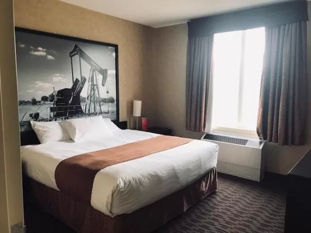 Deluxe Suite with Spa Bath in Ramada by Wyndham Estevan