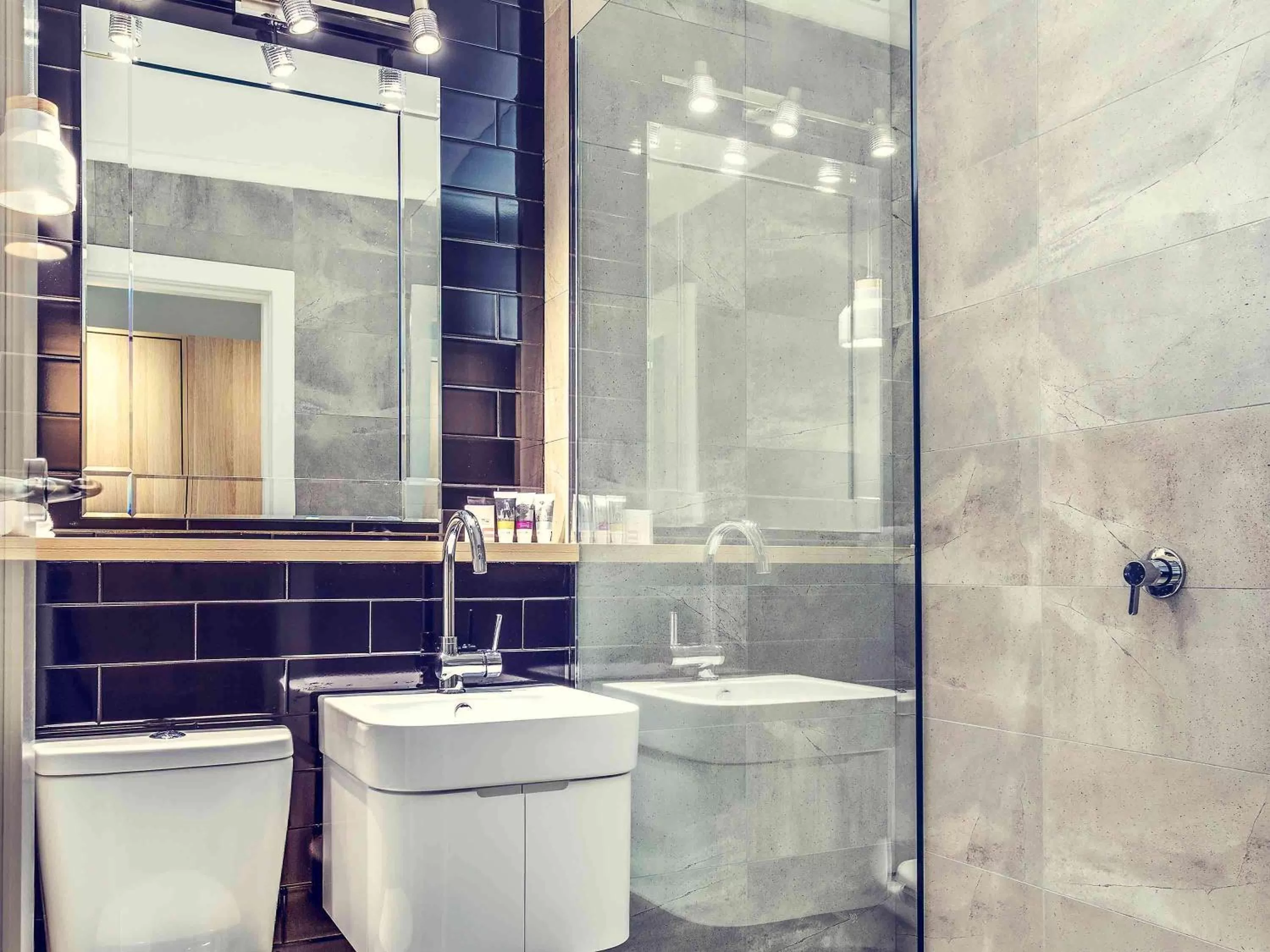 Photo of the whole room in Mercure Launceston