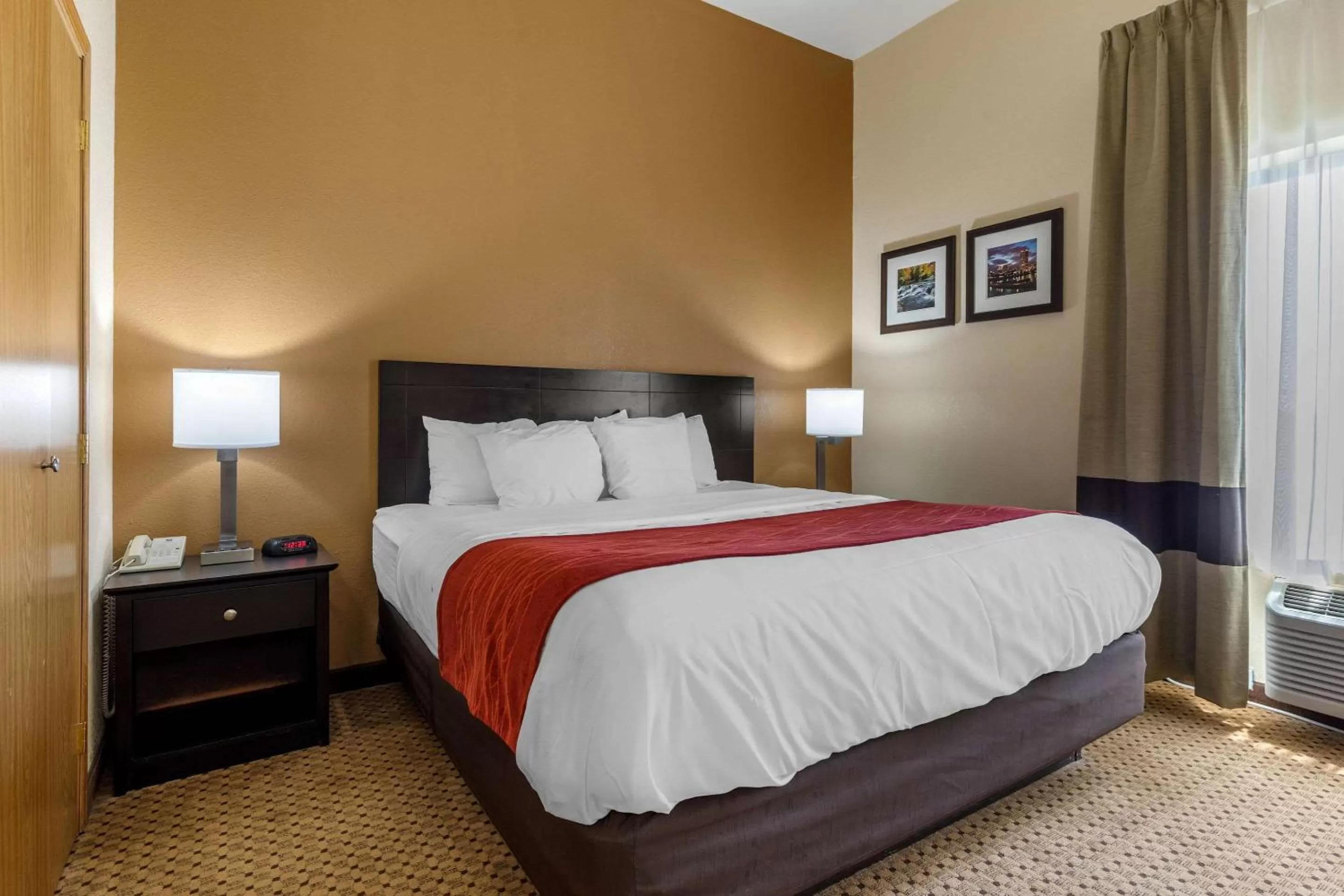 King Suite with Spa Bath in Comfort Inn & Suites Kenosha