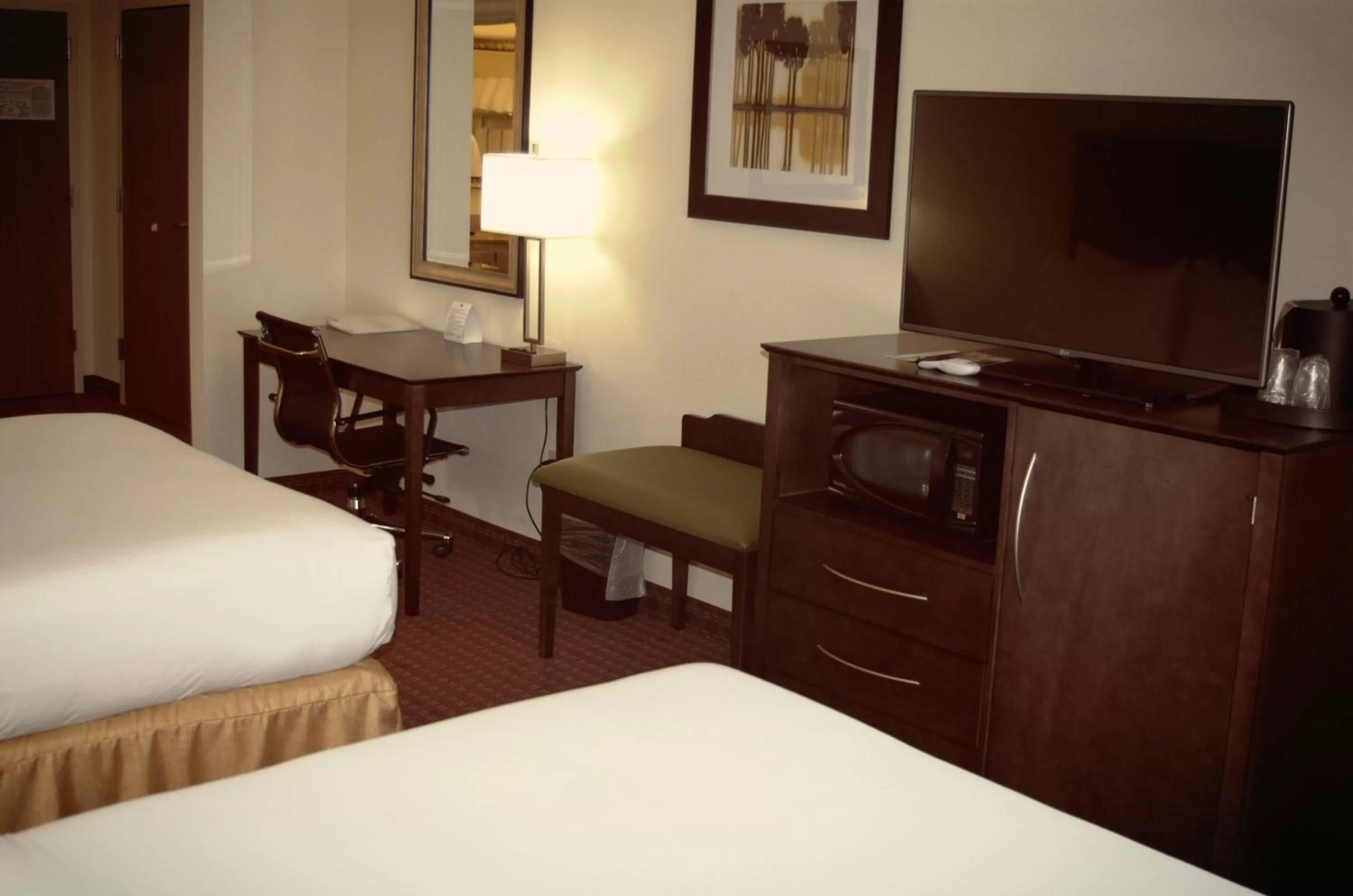 Photo of the whole room, Bed in Holiday Inn Express DeFuniak Springs by IHG