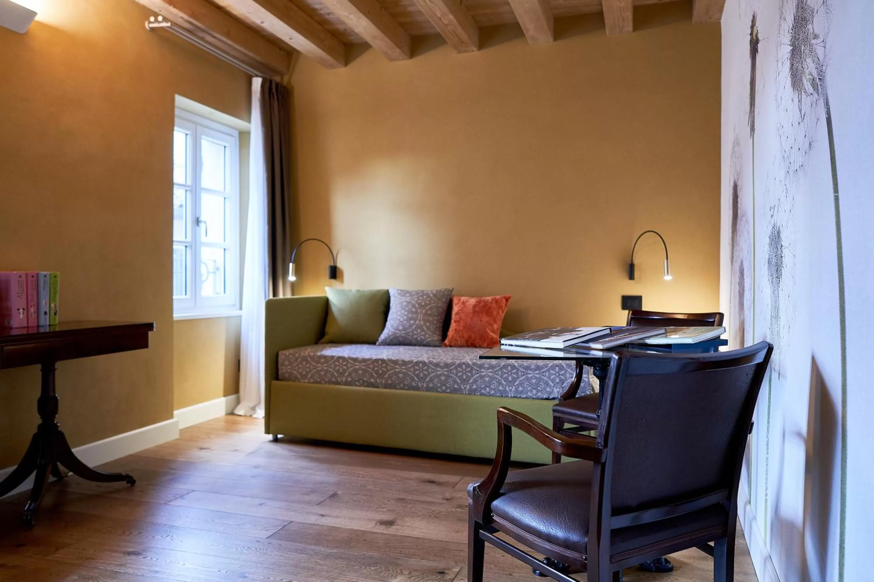 Communal lounge/ TV room in Locanda delle Mercanzie