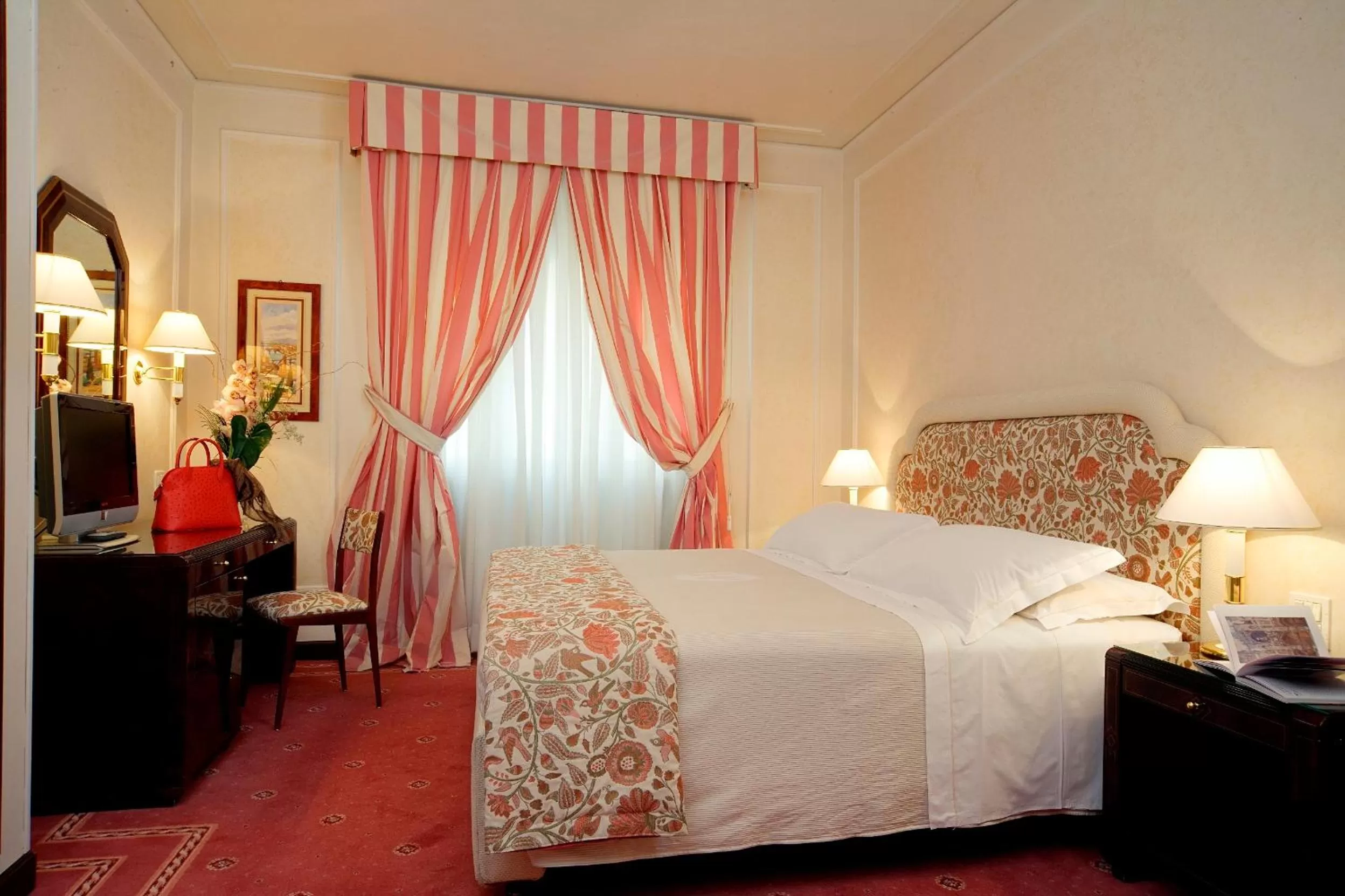 Bed in Hotel De La Ville
