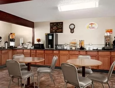 Restaurant/places to eat in Super 8 by Wyndham Carlsbad