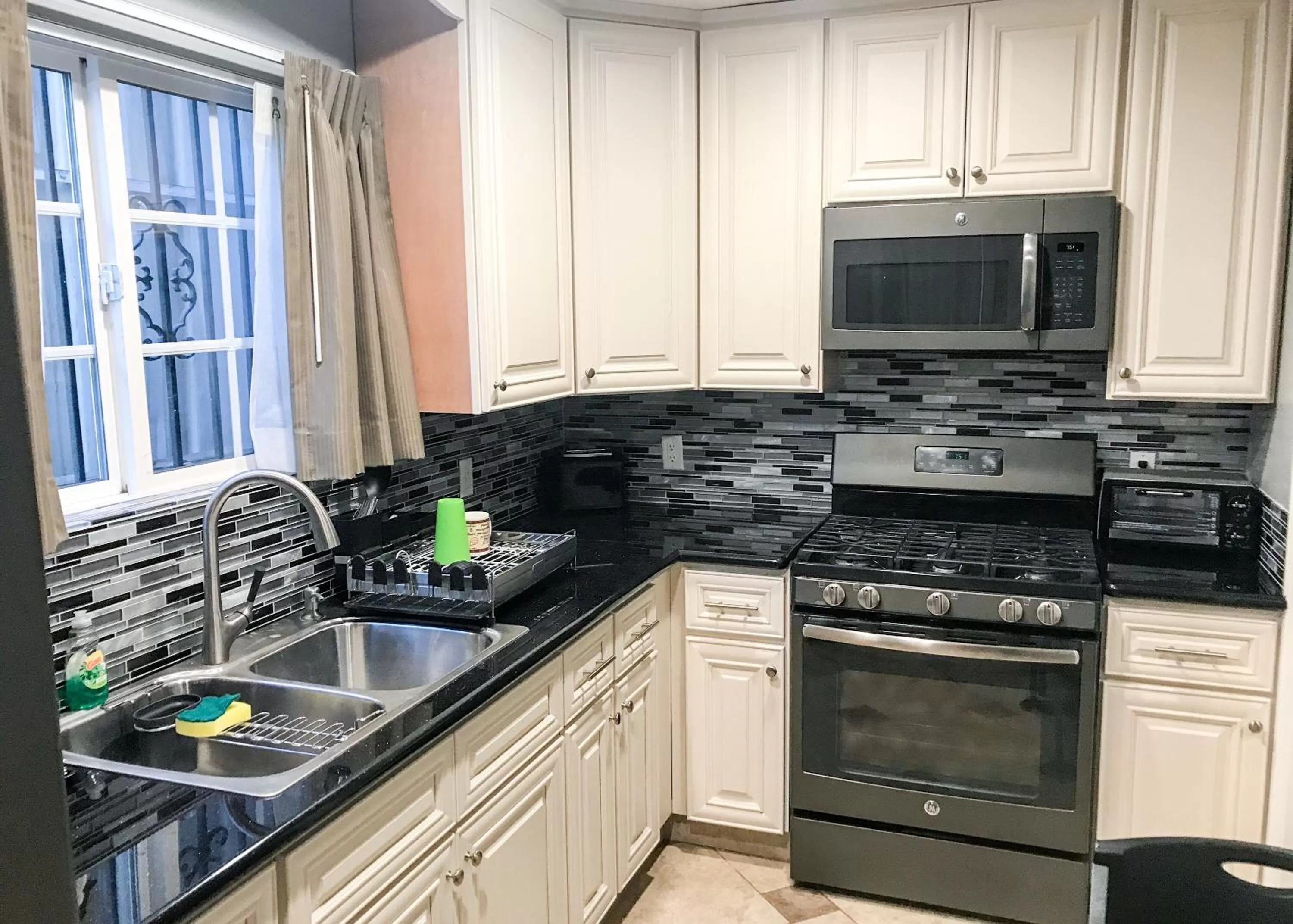 Kitchen or kitchenette in Viking Motel-Ventura