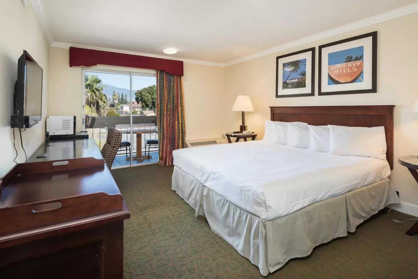 Deluxe King Room with Balcony in Bokai Garden Hotel Deluxe King Room with Balcony in Bokai Garden Hotel