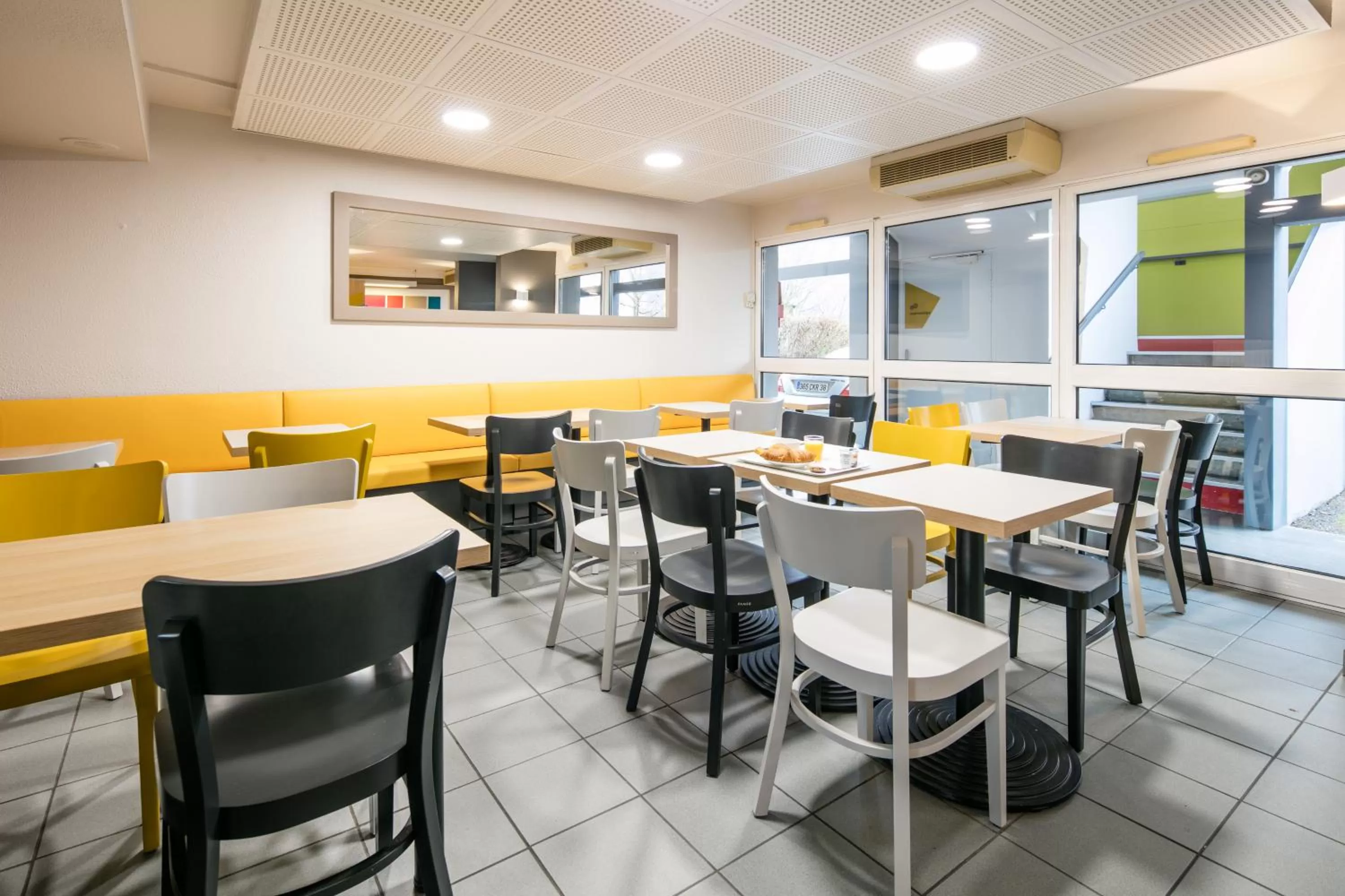 Buffet breakfast in B&B HOTEL Grenoble Université 1