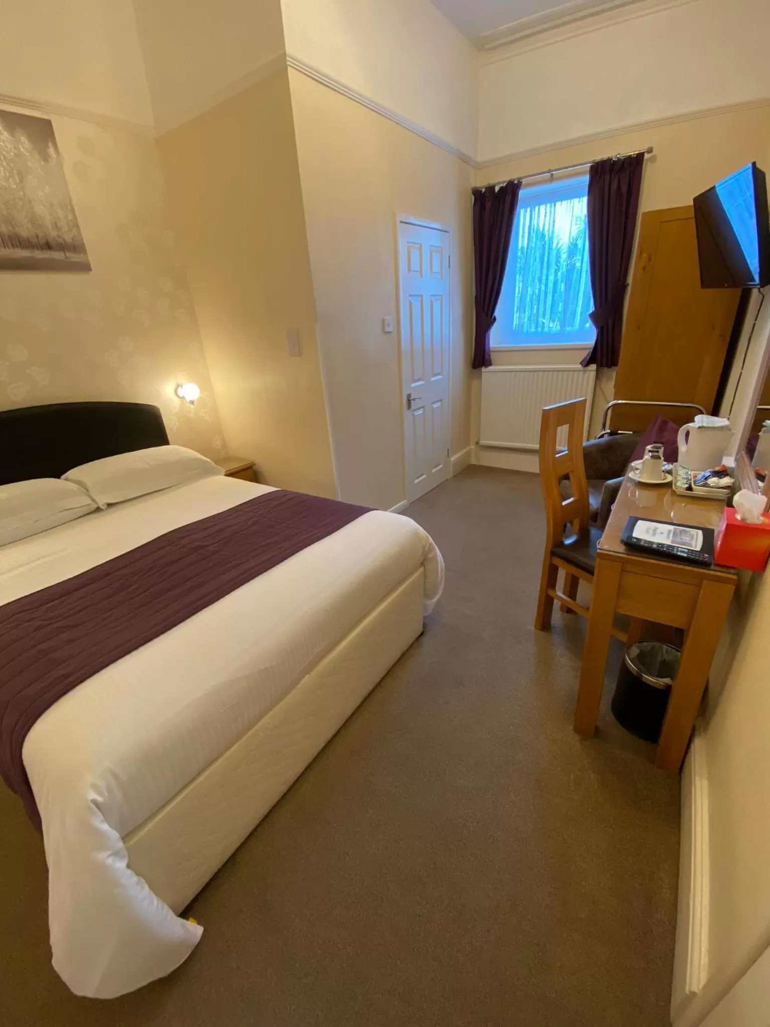 Photo of the whole room in Paignton Court