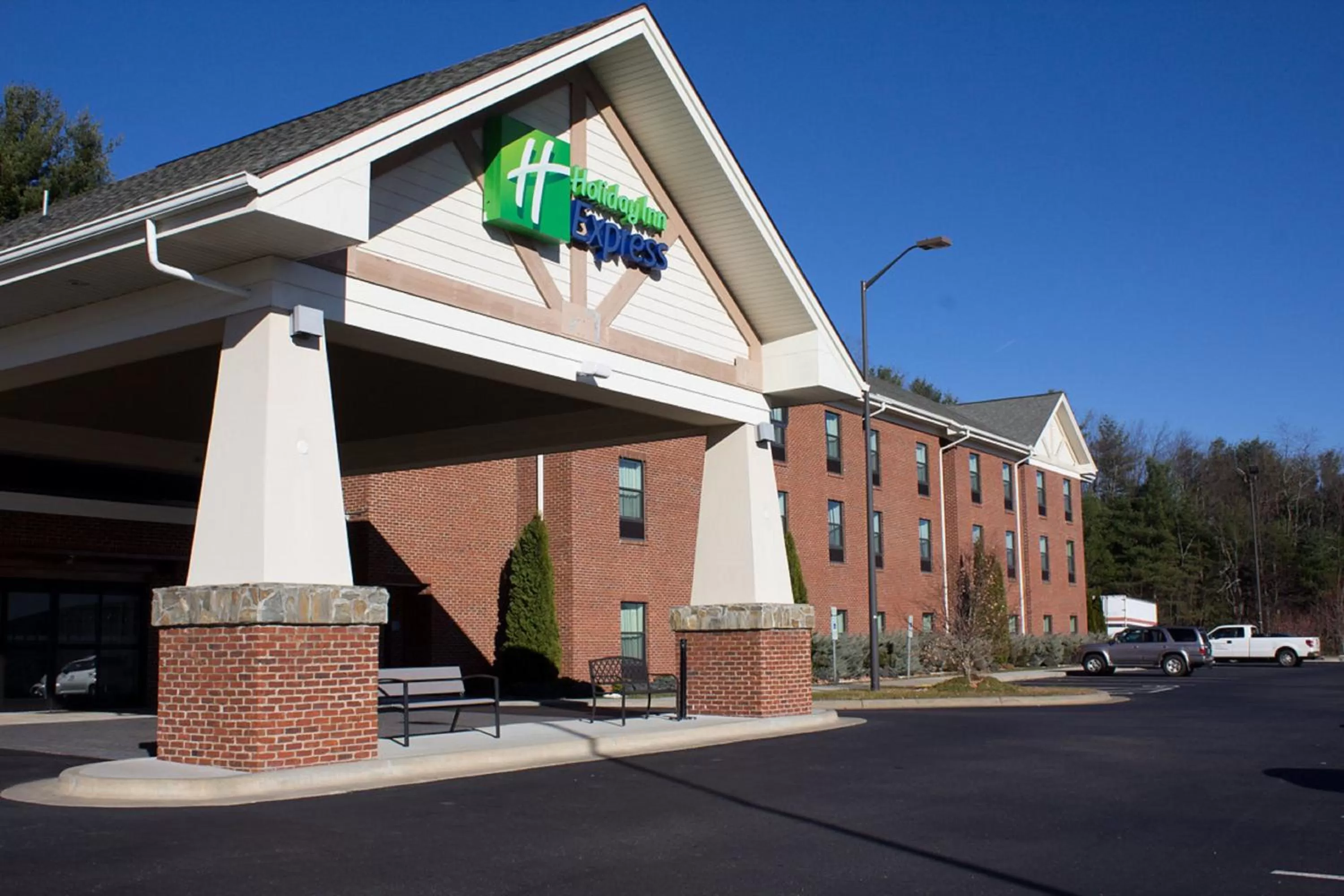 Property building in Holiday Inn Express West Jefferson by IHG