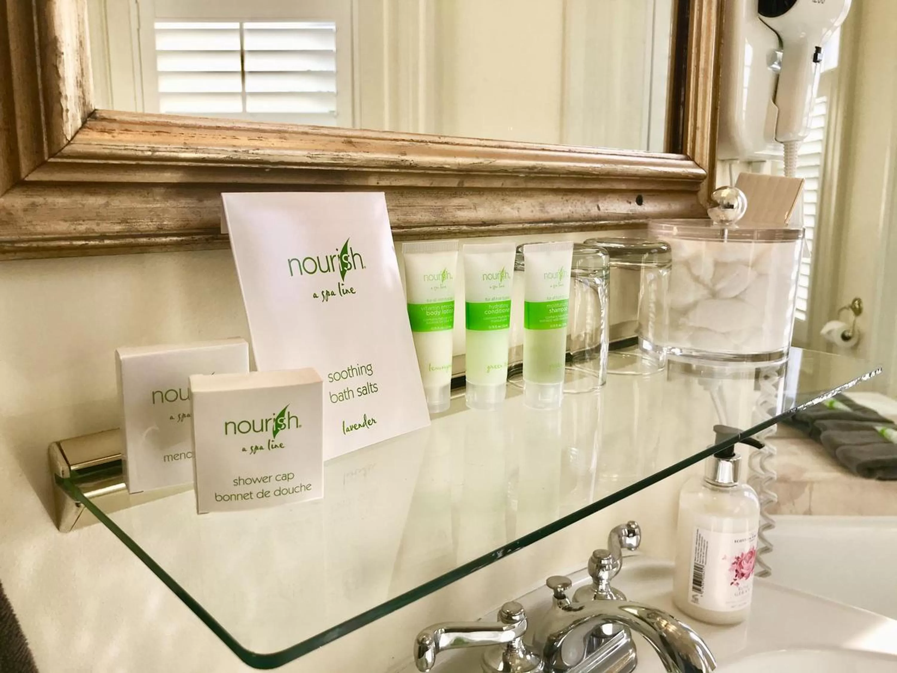 Bathroom in Tattingstone Inn