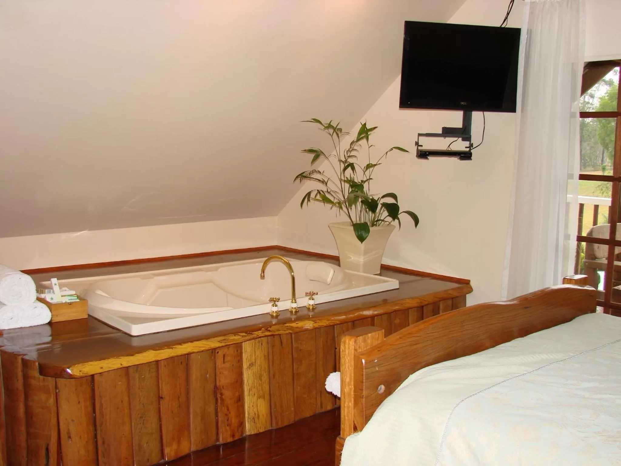 Bathroom, Bed in Clarence River Bed & Breakfast