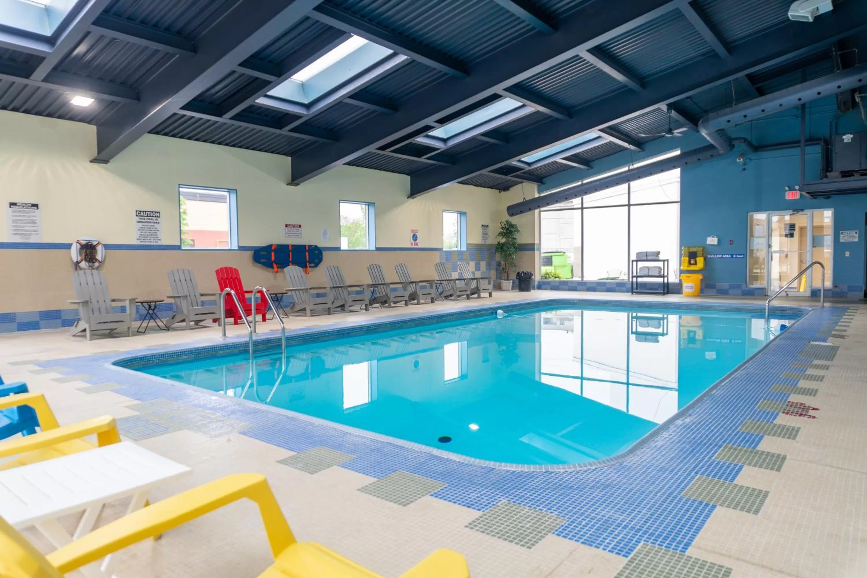 Swimming pool in Days Inn by Wyndham Niagara Falls Centre St By the Falls