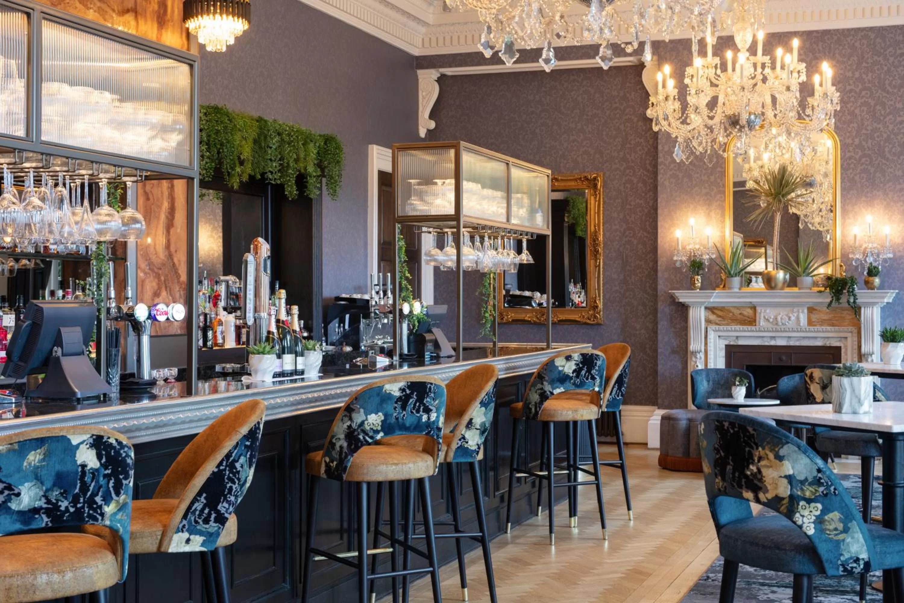 Lounge or bar in Oulton Hall Hotel, Spa & Golf Resort