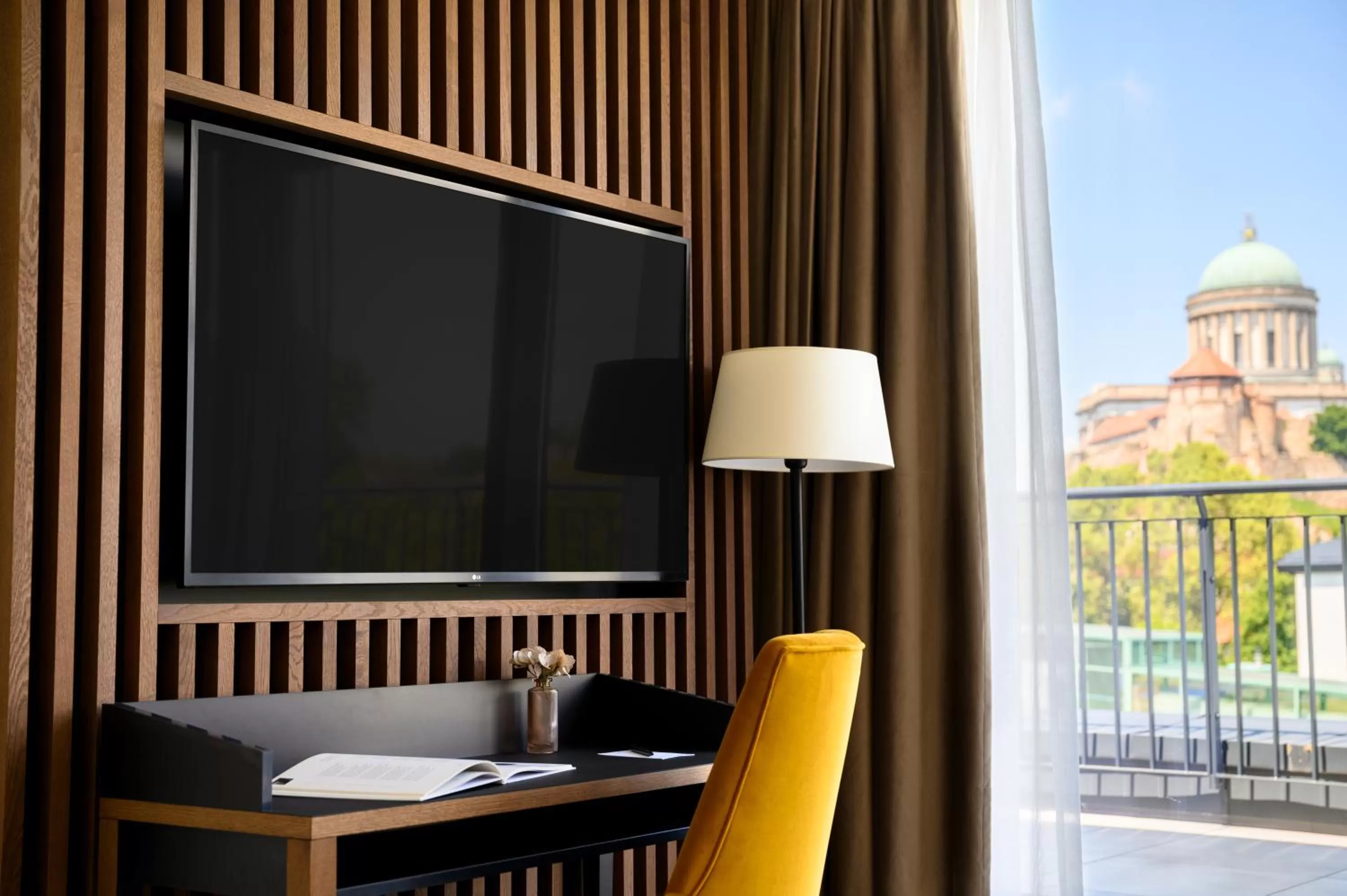 Nearby landmark, TV/Entertainment Center in Grand Hotel Esztergom