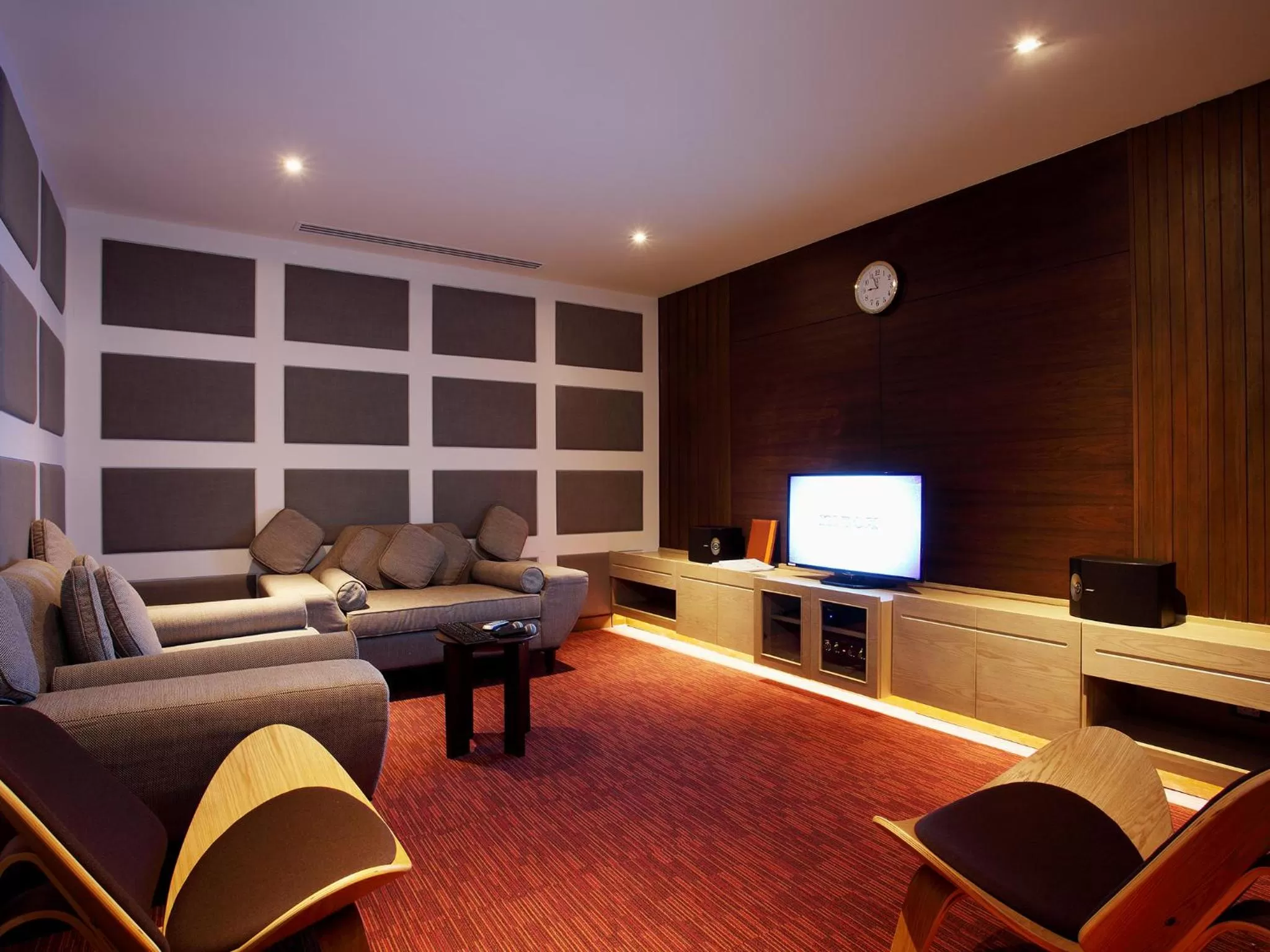 Karaoke in Graceland Khaolak Beachfront Resort