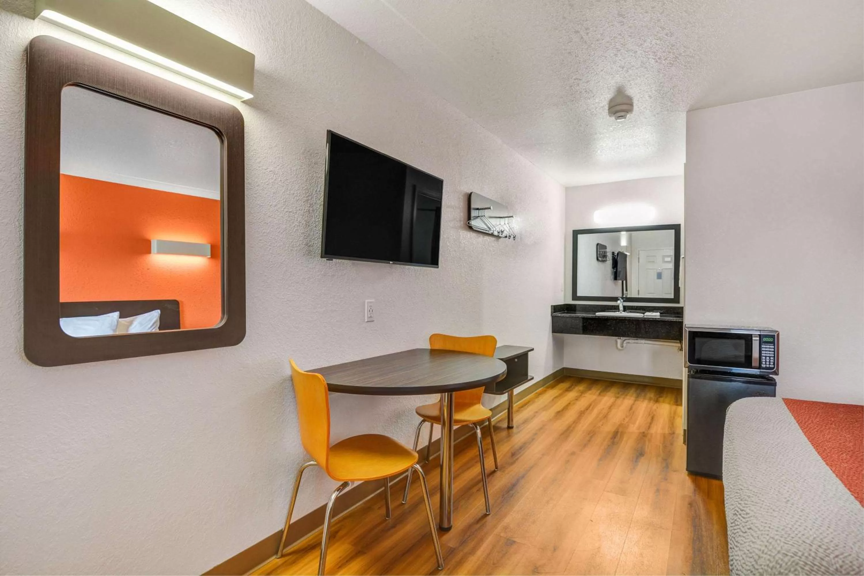 Photo of the whole room in Motel 6-Moultrie, GA