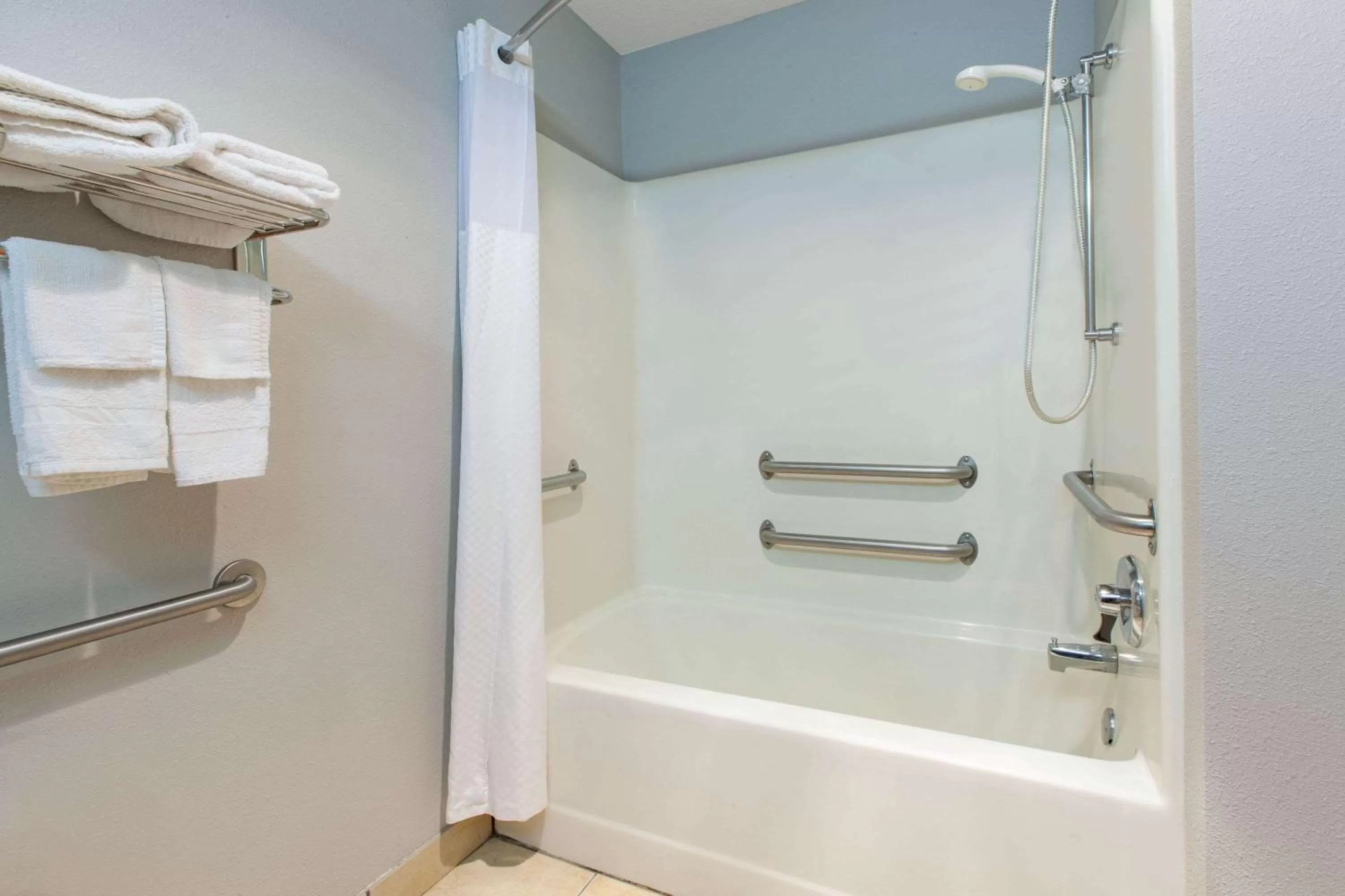 Bathroom in Microtel Inn & Suites by Wyndham Pittsburgh Airport