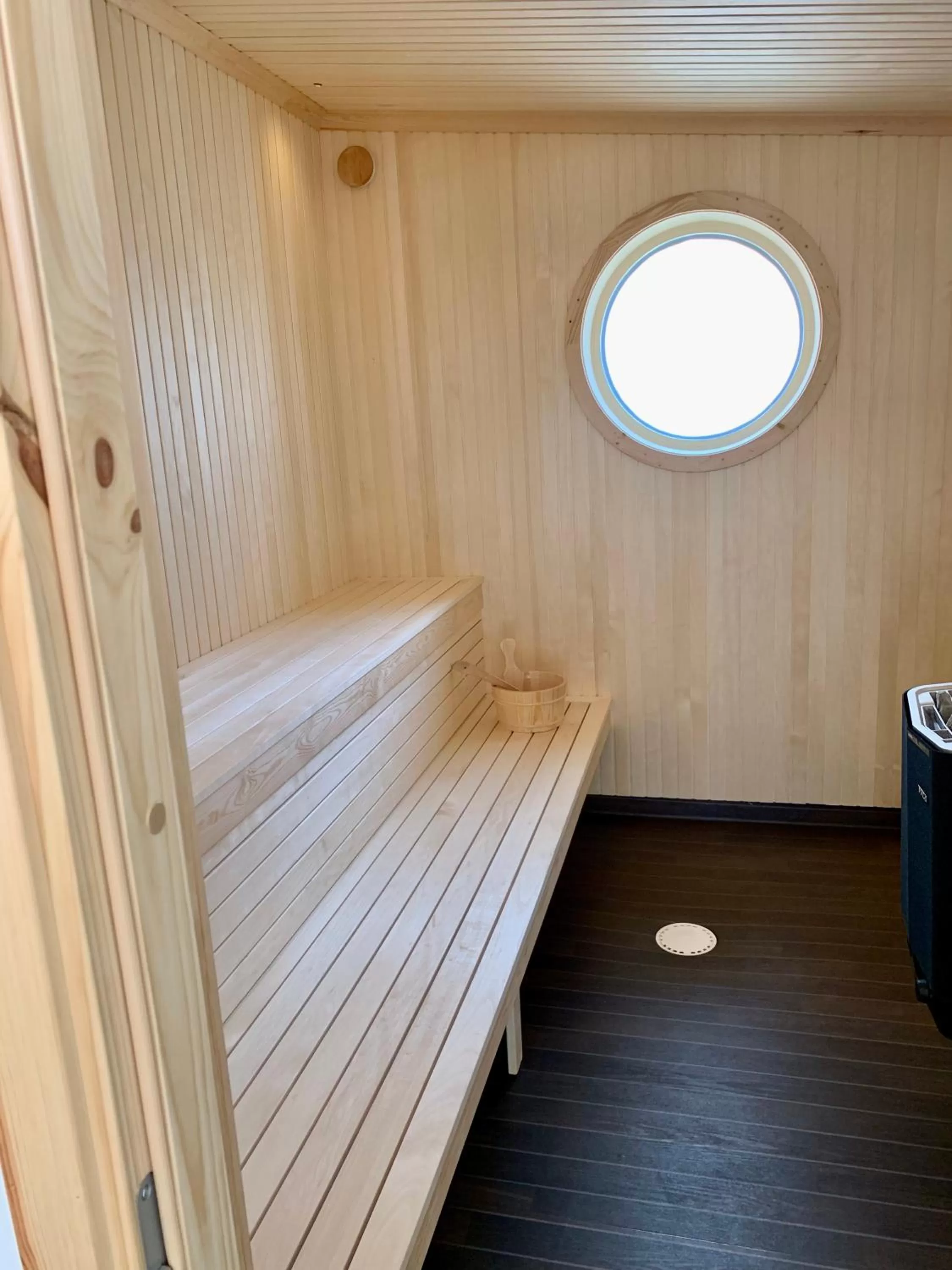 Sauna, Bed in Easy Livin' Apartment Hotel