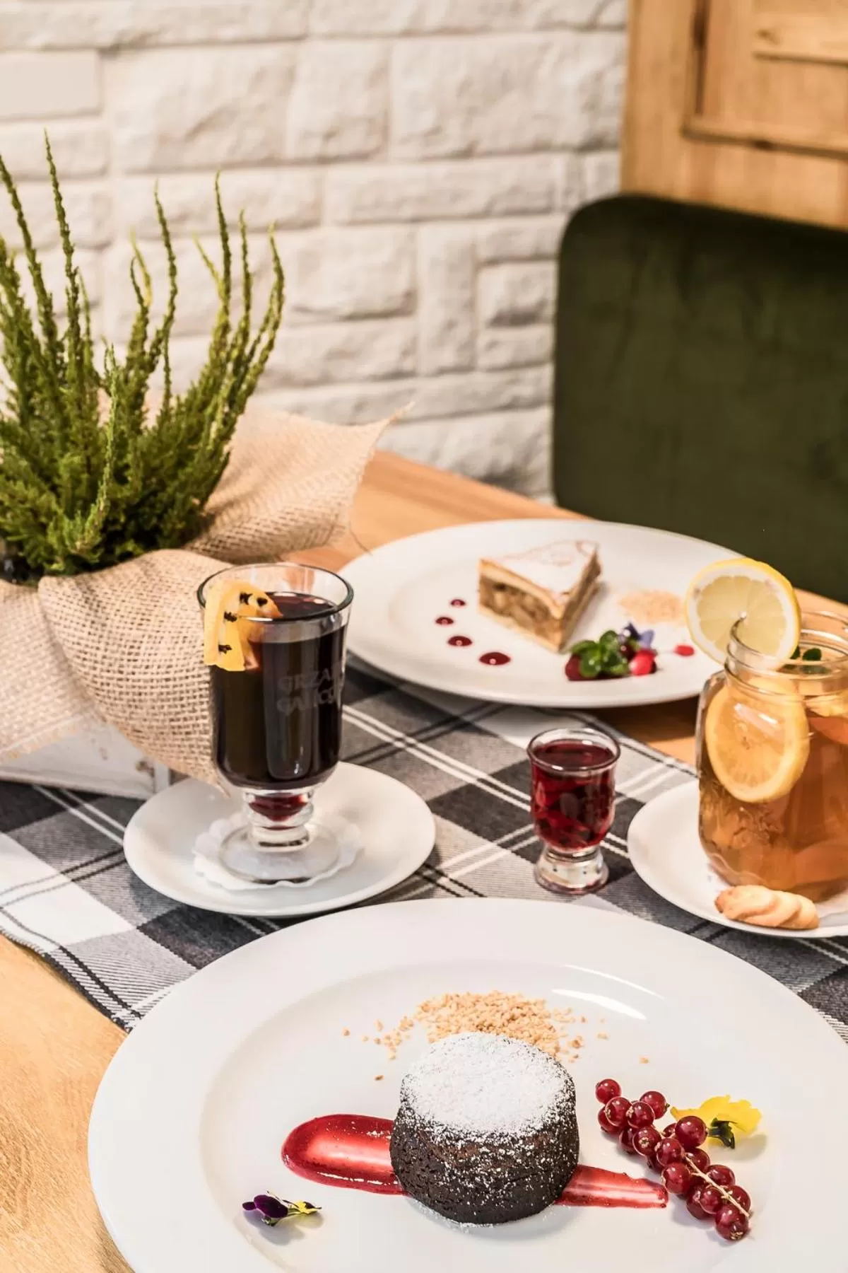 Food and drinks in Hotel Helios 300m od Krupówek nowy BASEN od 12 lipca