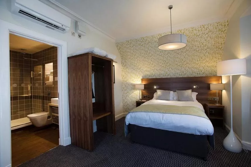 Shower, Bed in The Cross Keys