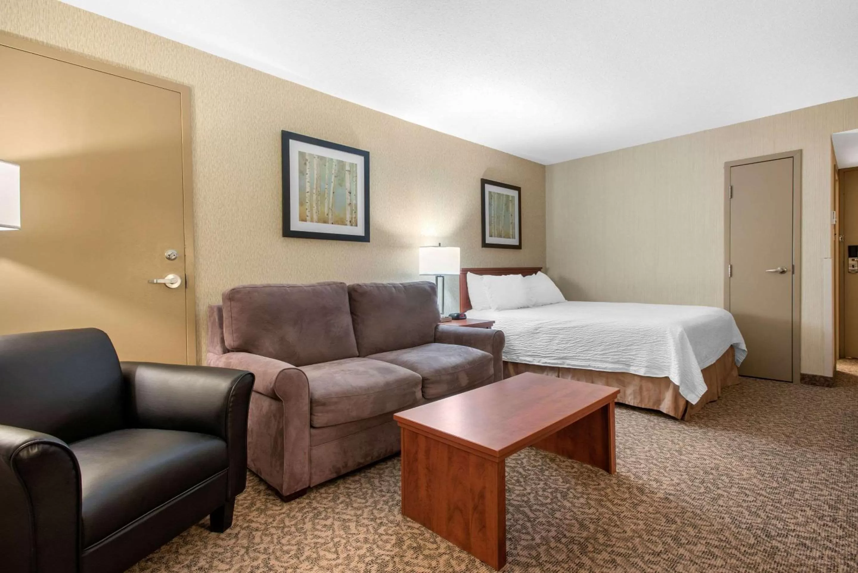 Photo of the whole room, Bed in Clarion Hotel & Suites