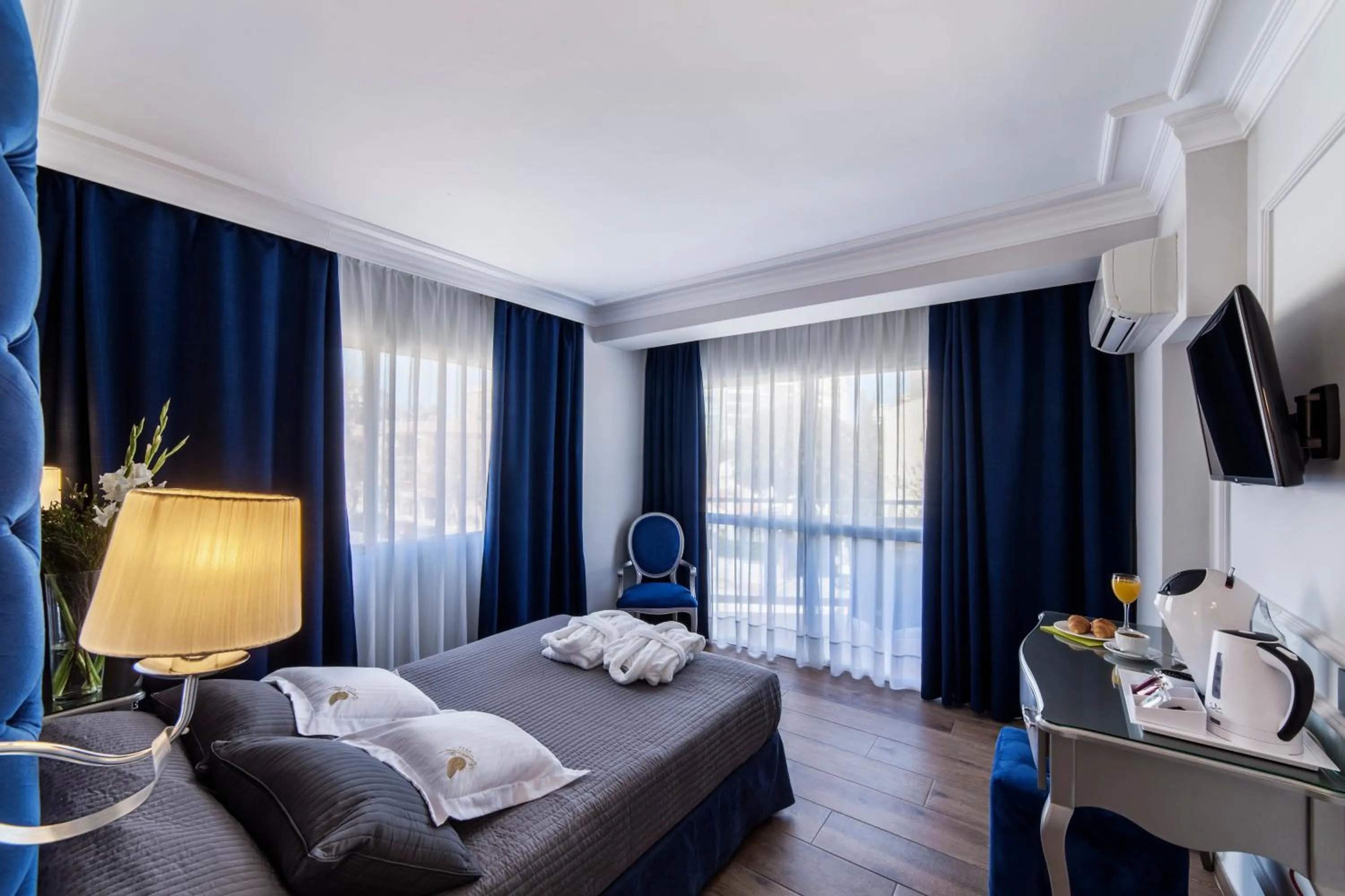 Photo of the whole room, Bed in Essence Hotel Boutique