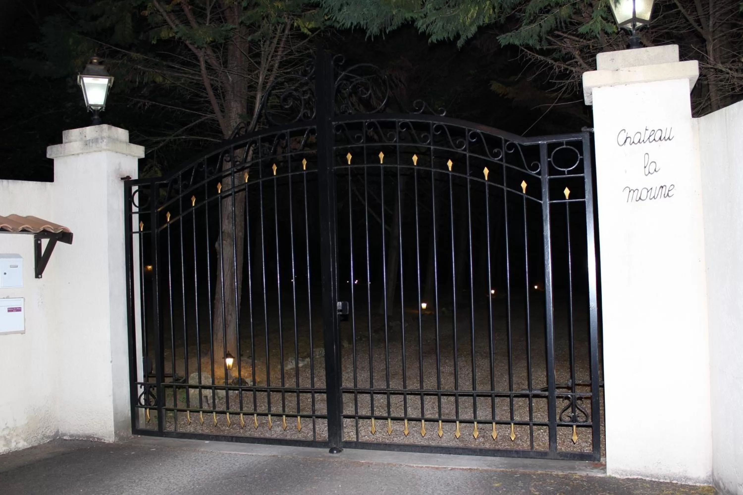 Facade/entrance in Château la Moune