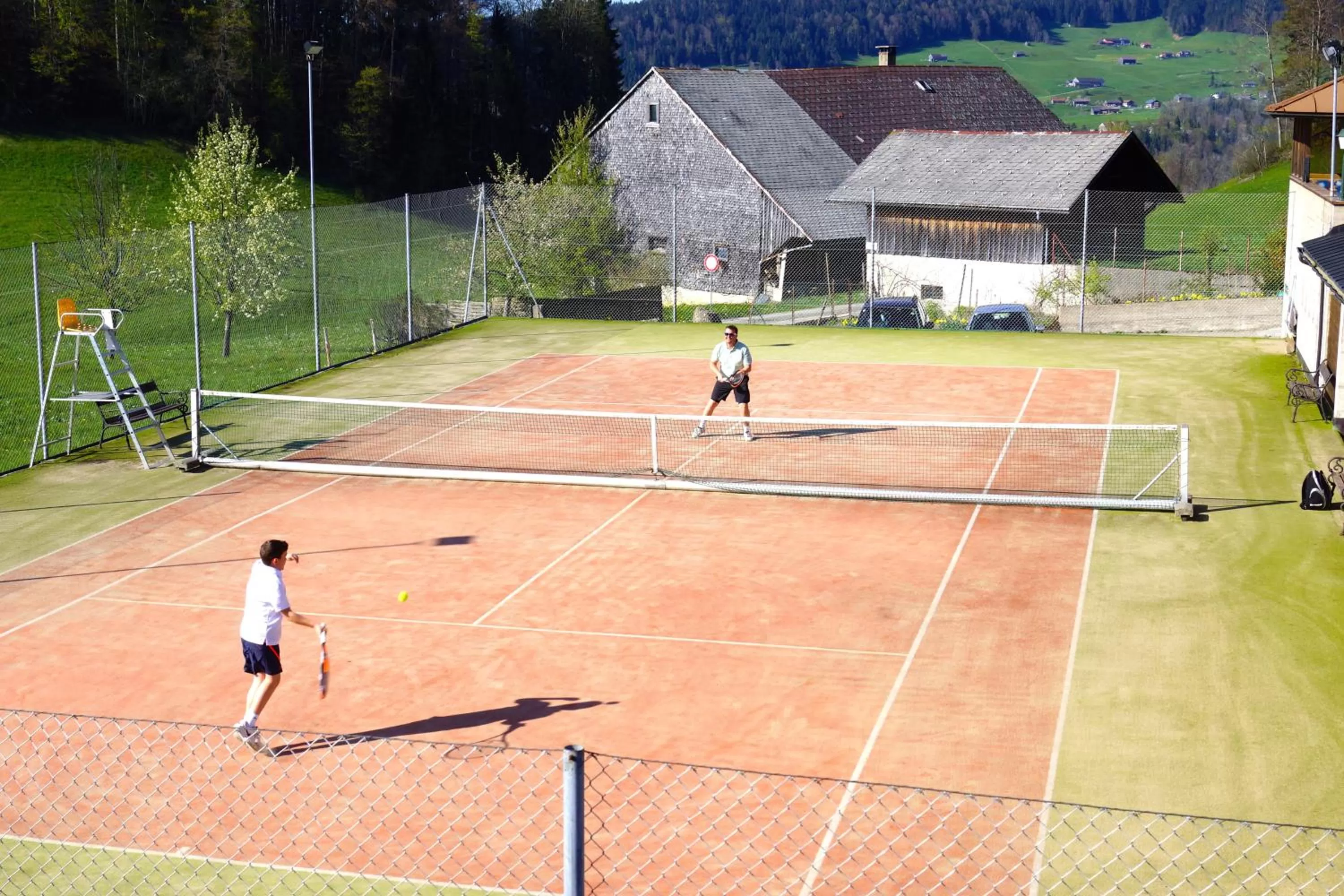 Tennis court in Hotel St Hubertus