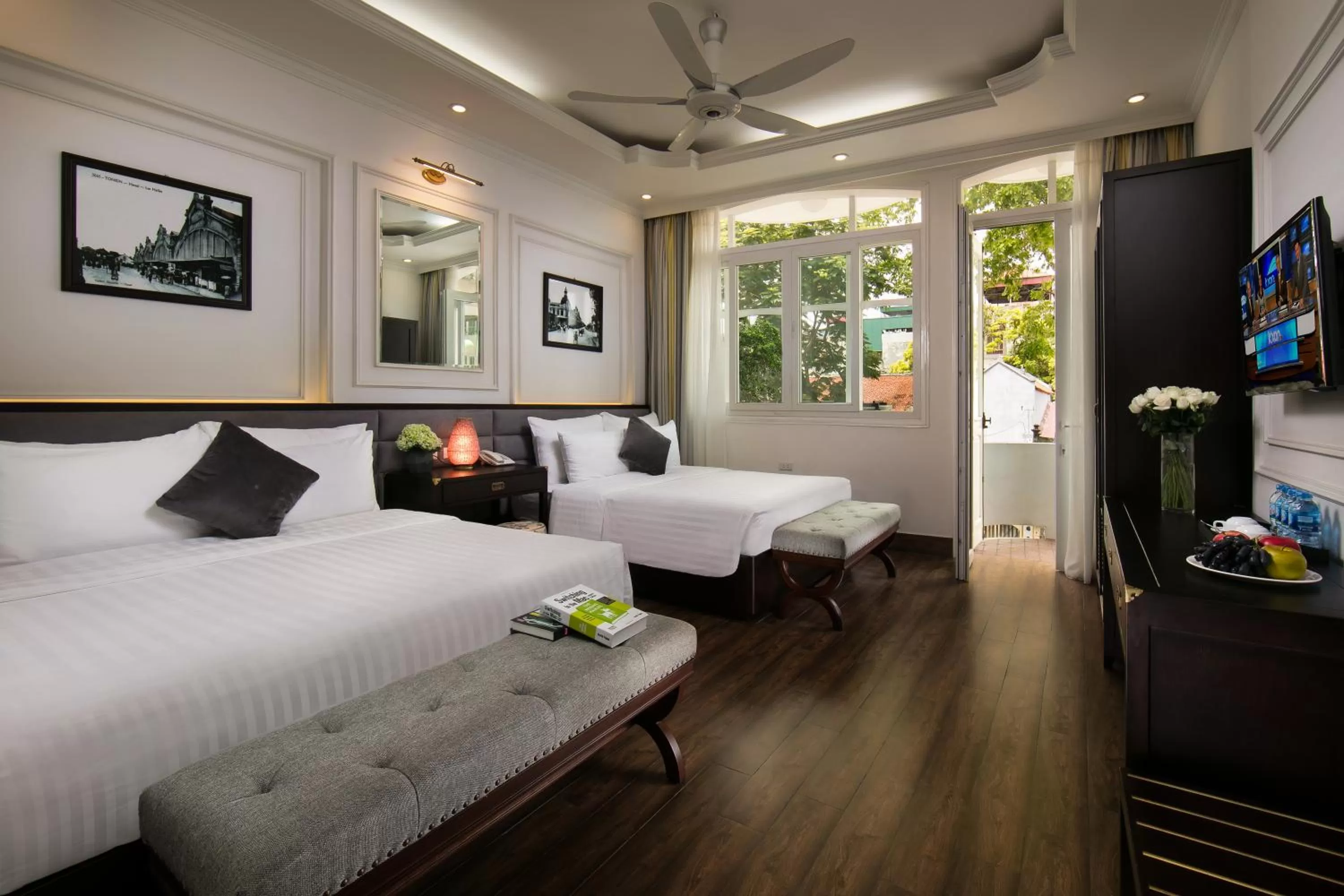 Photo of the whole room, Bed in Golden Rooster Hotel