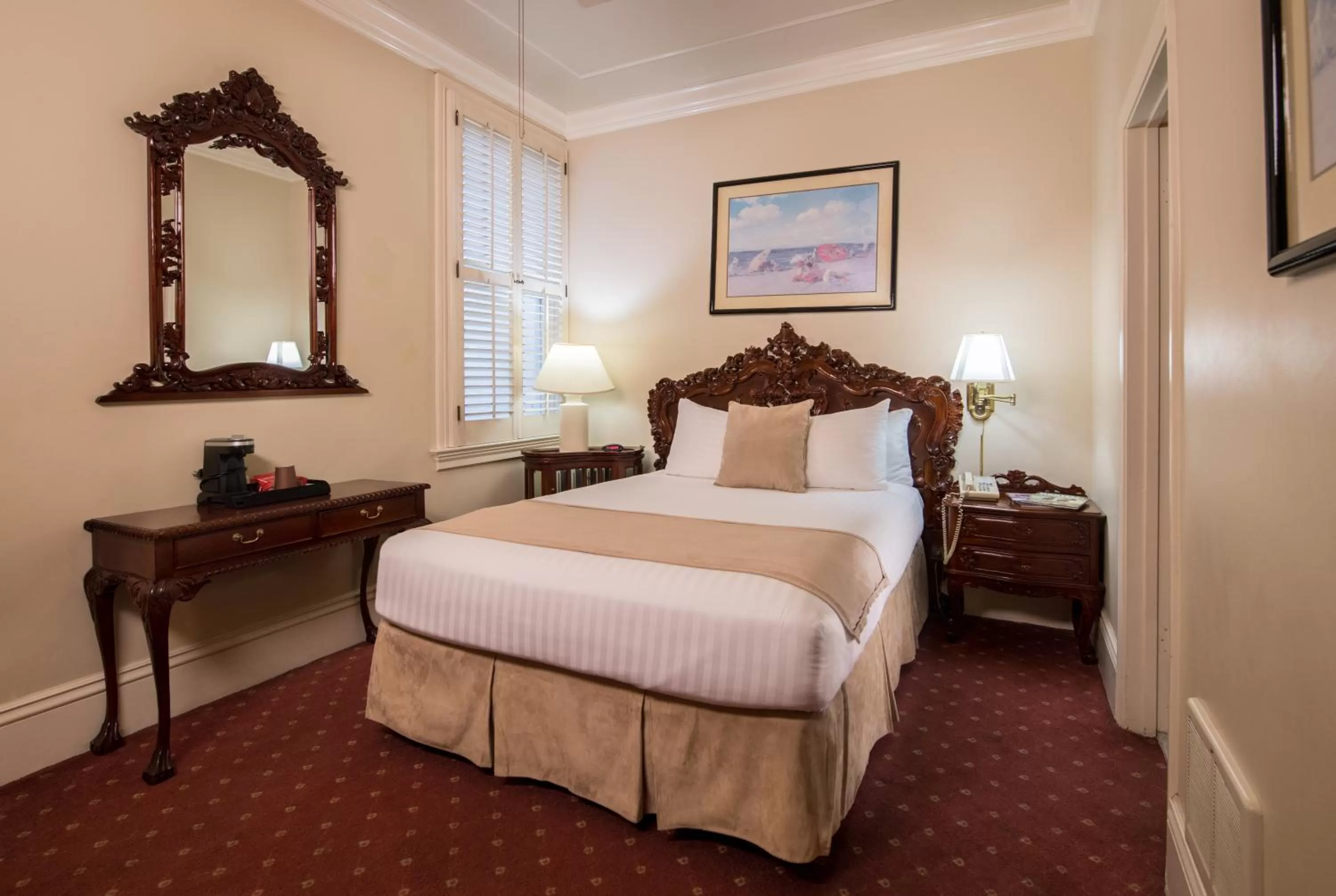 Bed in The Monterey Hotel