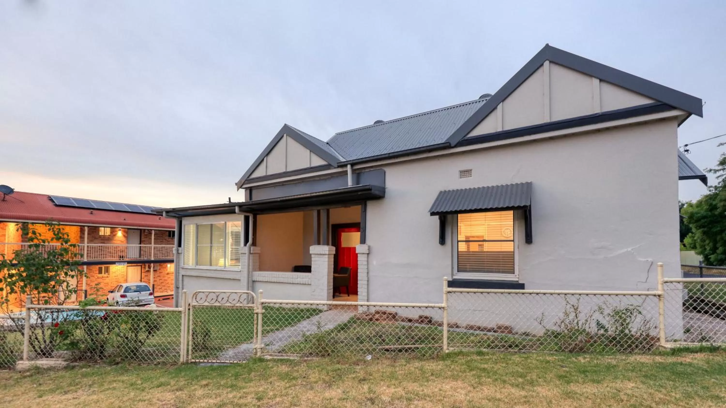 Property building in Canowindra Riverview Motel