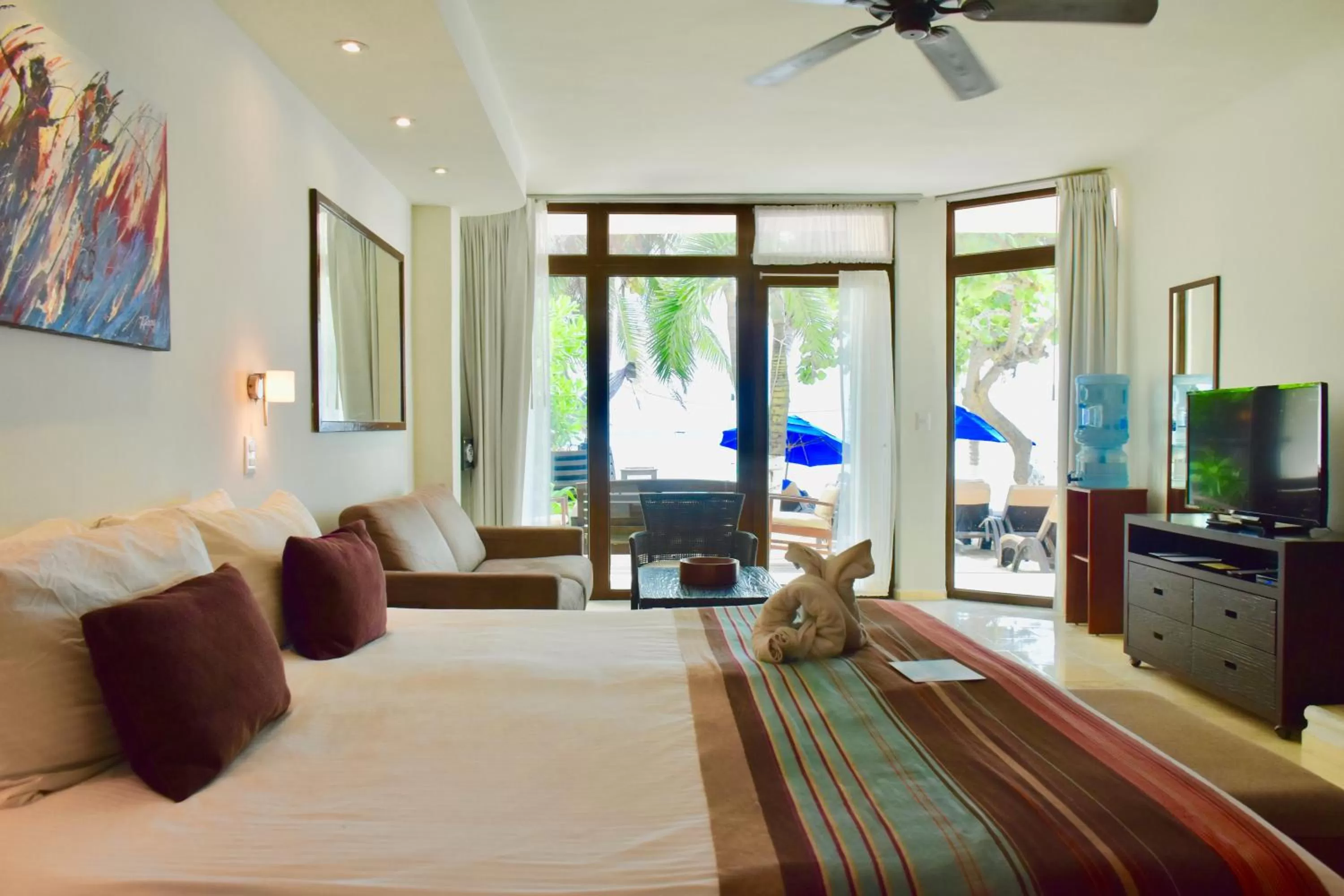 TV and multimedia, Bed in Playa Palms Beach Hotel