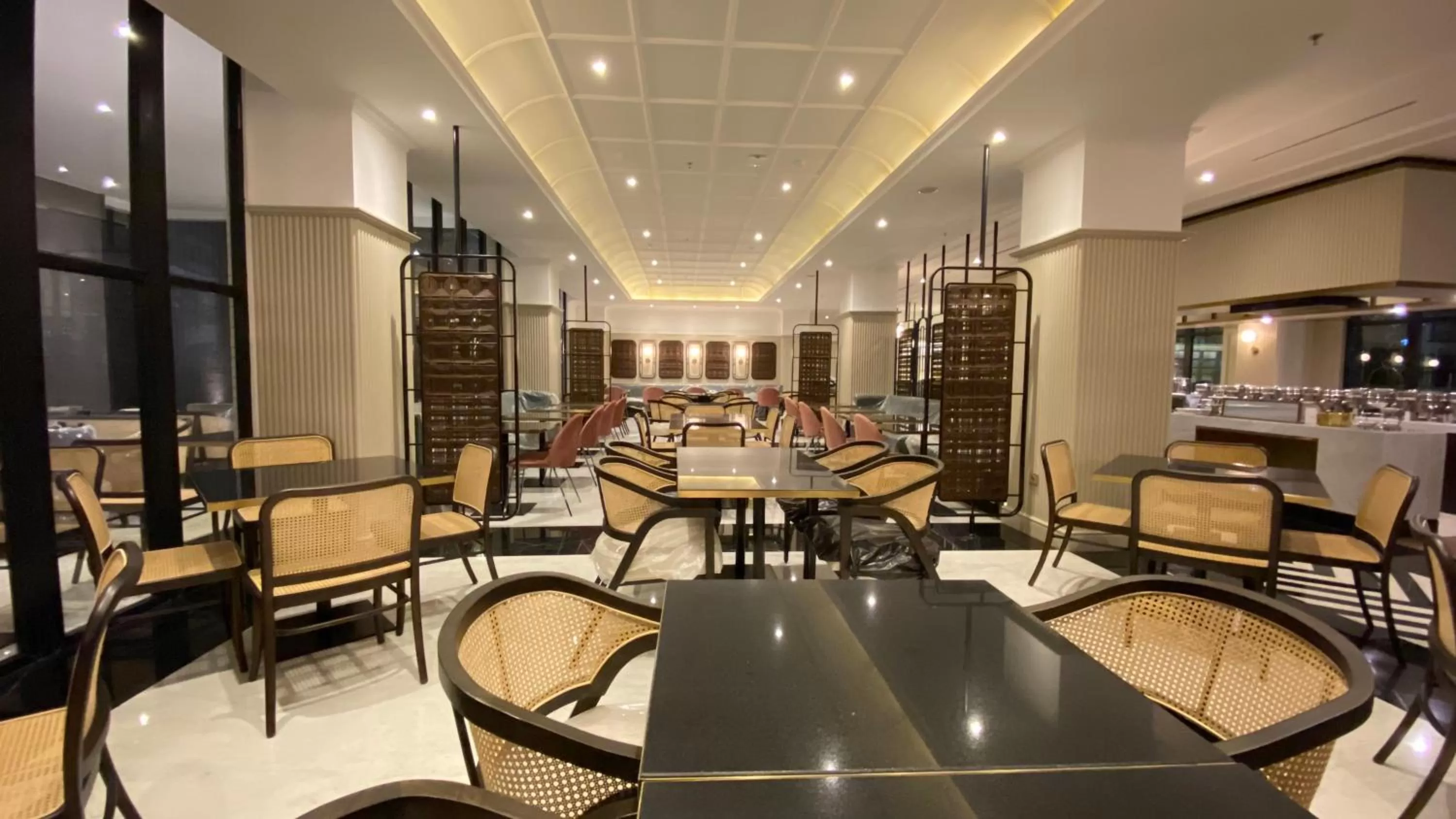 Restaurant/Places to Eat in Maia Hotel Jakarta