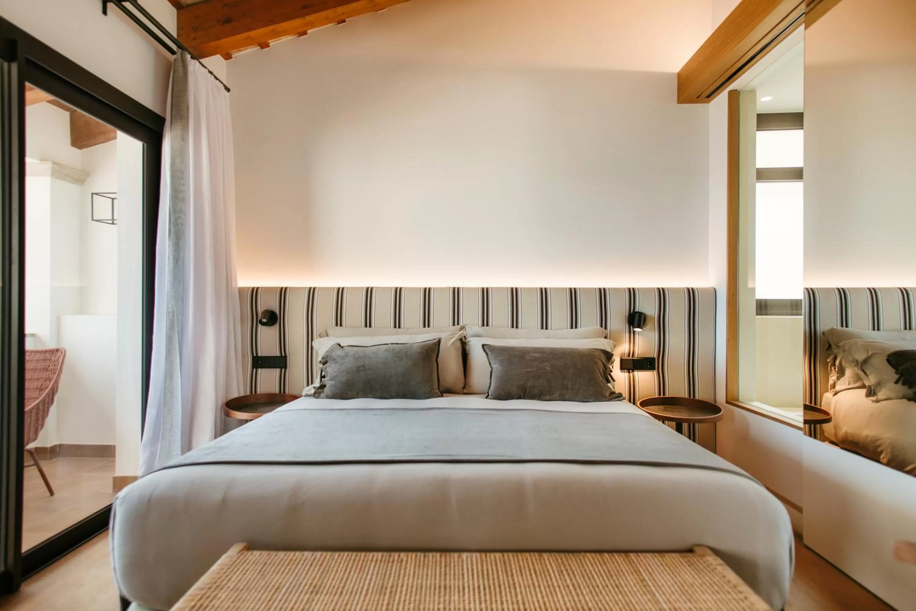 Text overlay, Bed in Casa Indiana Hotel Boutique