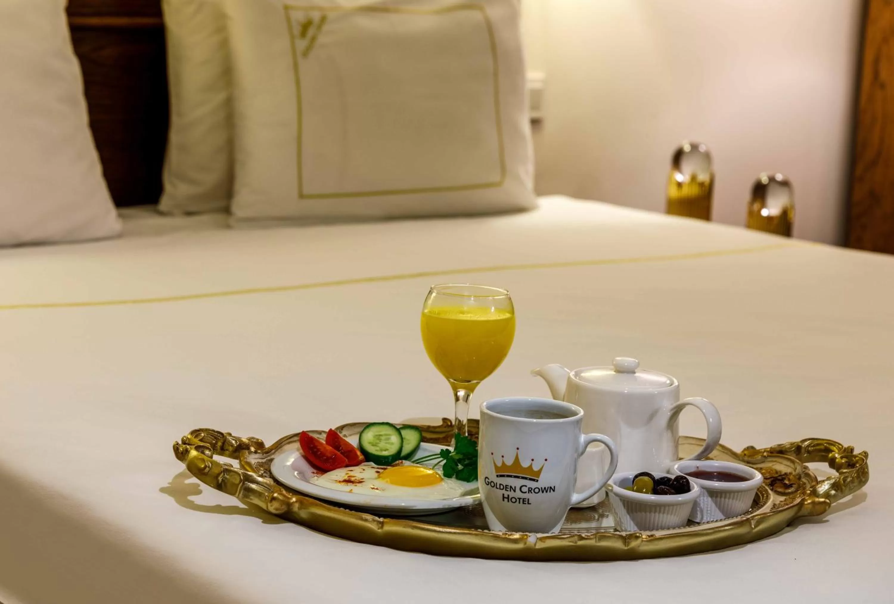 Coffee/tea facilities, Bed in Golden Crown Hotel