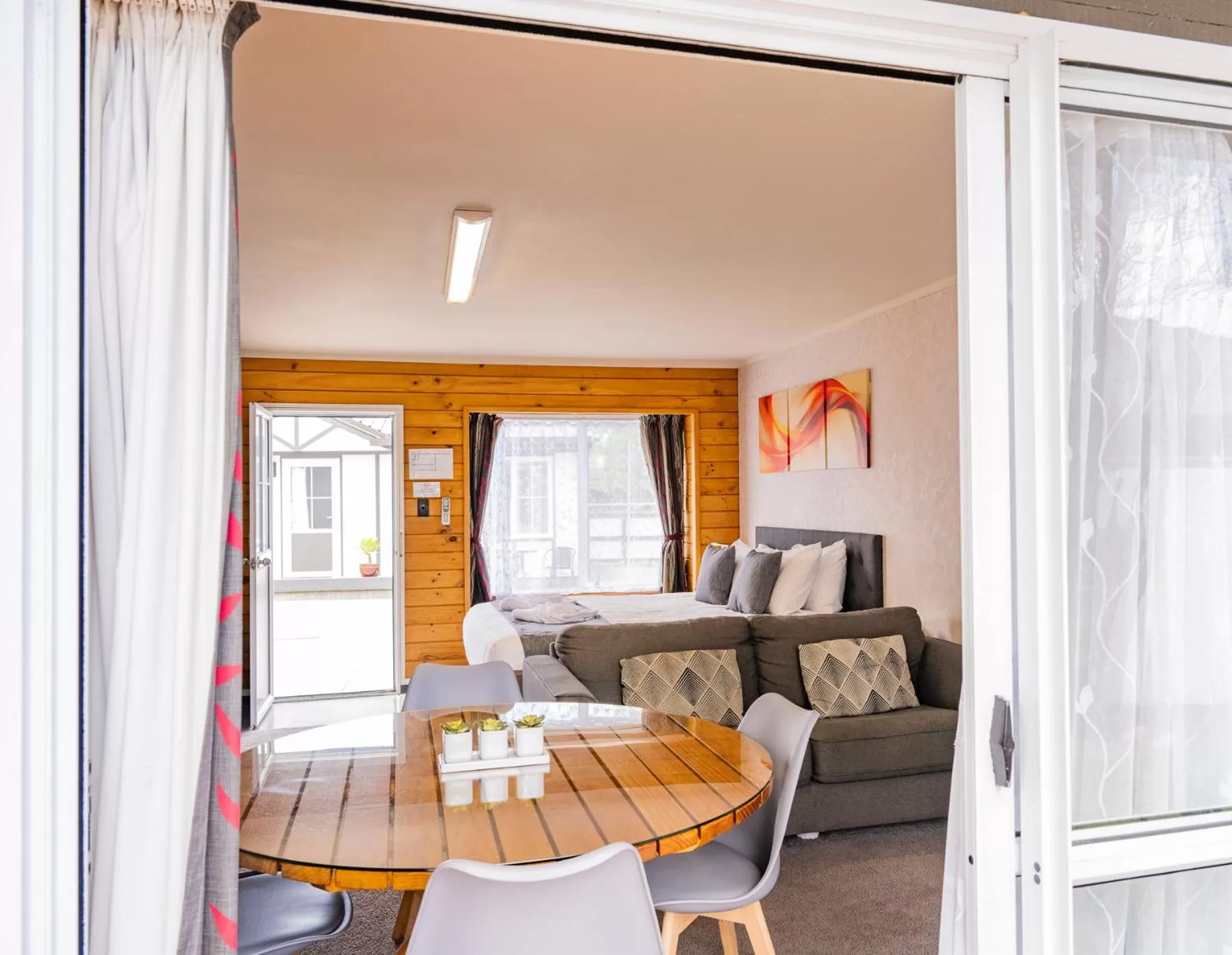 Living room in Tudor Park Motel Spacious with kitchens 1 minute walk to restaurant and shopping centre and Gisborne Hospital