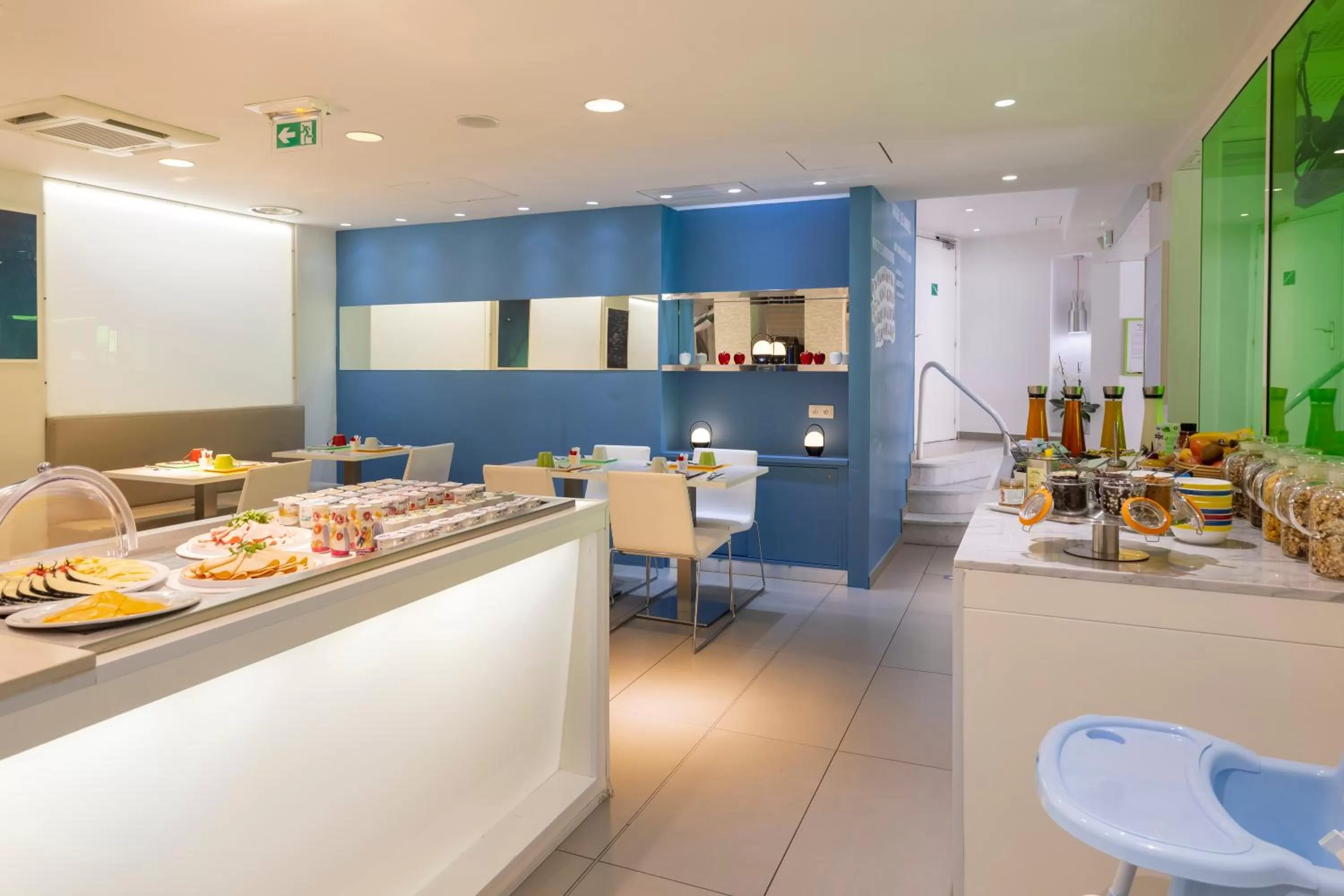 Restaurant/places to eat in Ibis Styles Menton Centre