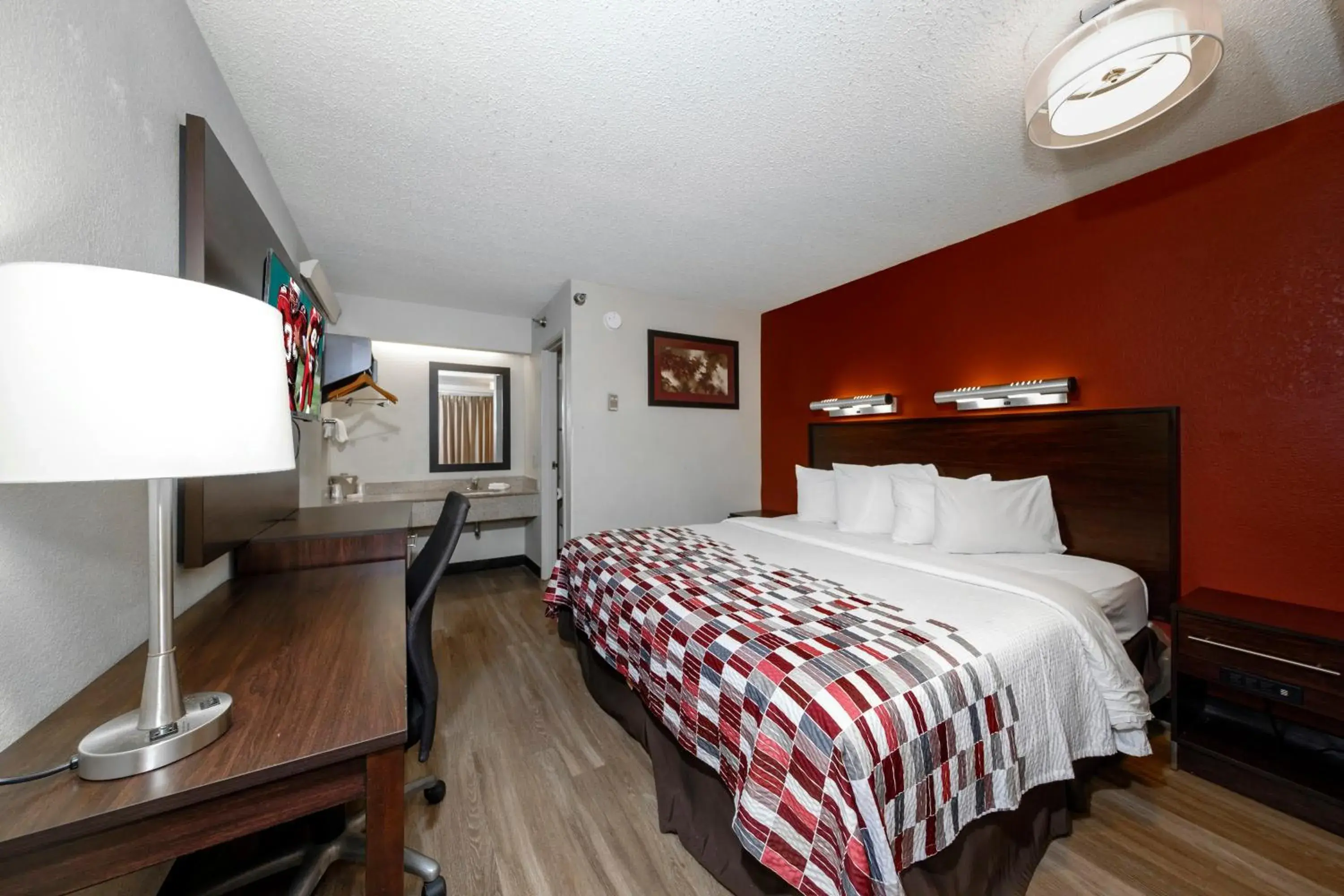 Standard King Room Non-Smoking in Red Roof Inn Tampa - Brandon Standard King Room Non-Smoking in Red Roof Inn Tampa - Brandon