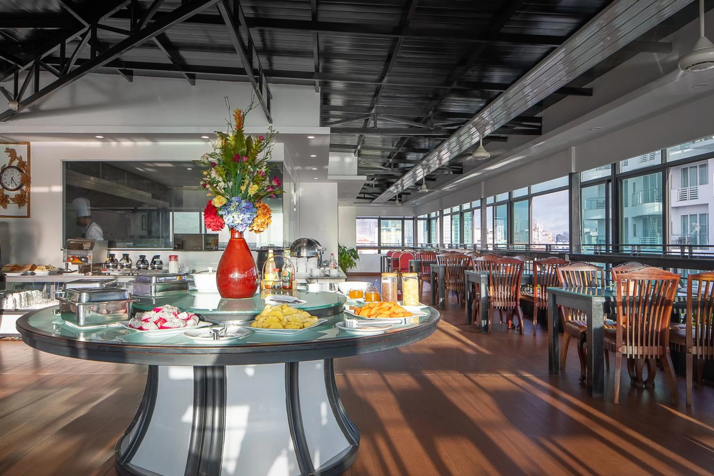 Restaurant/places to eat in Ohana Phnom Penh Palace Hotel