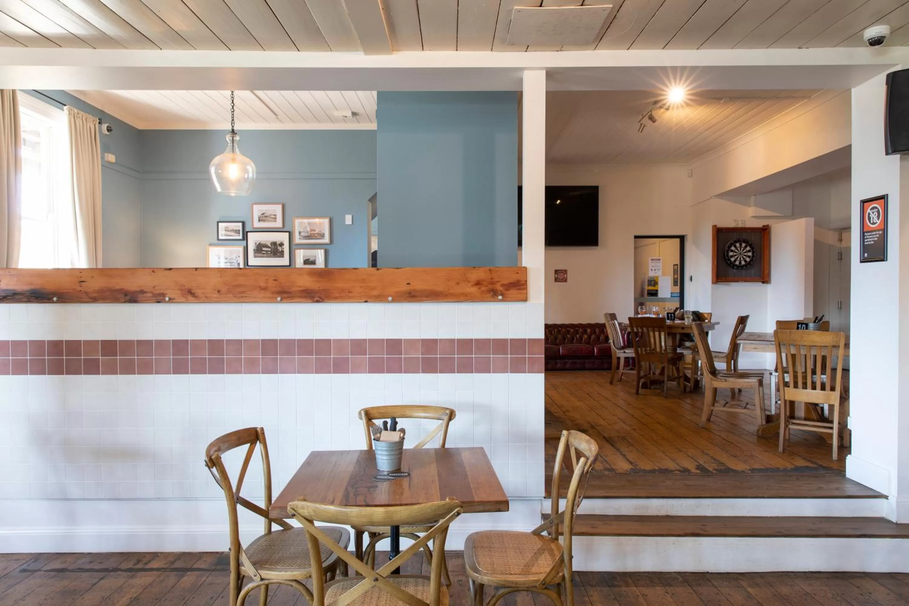 Restaurant/places to eat in Robertson Public House and Kitchen