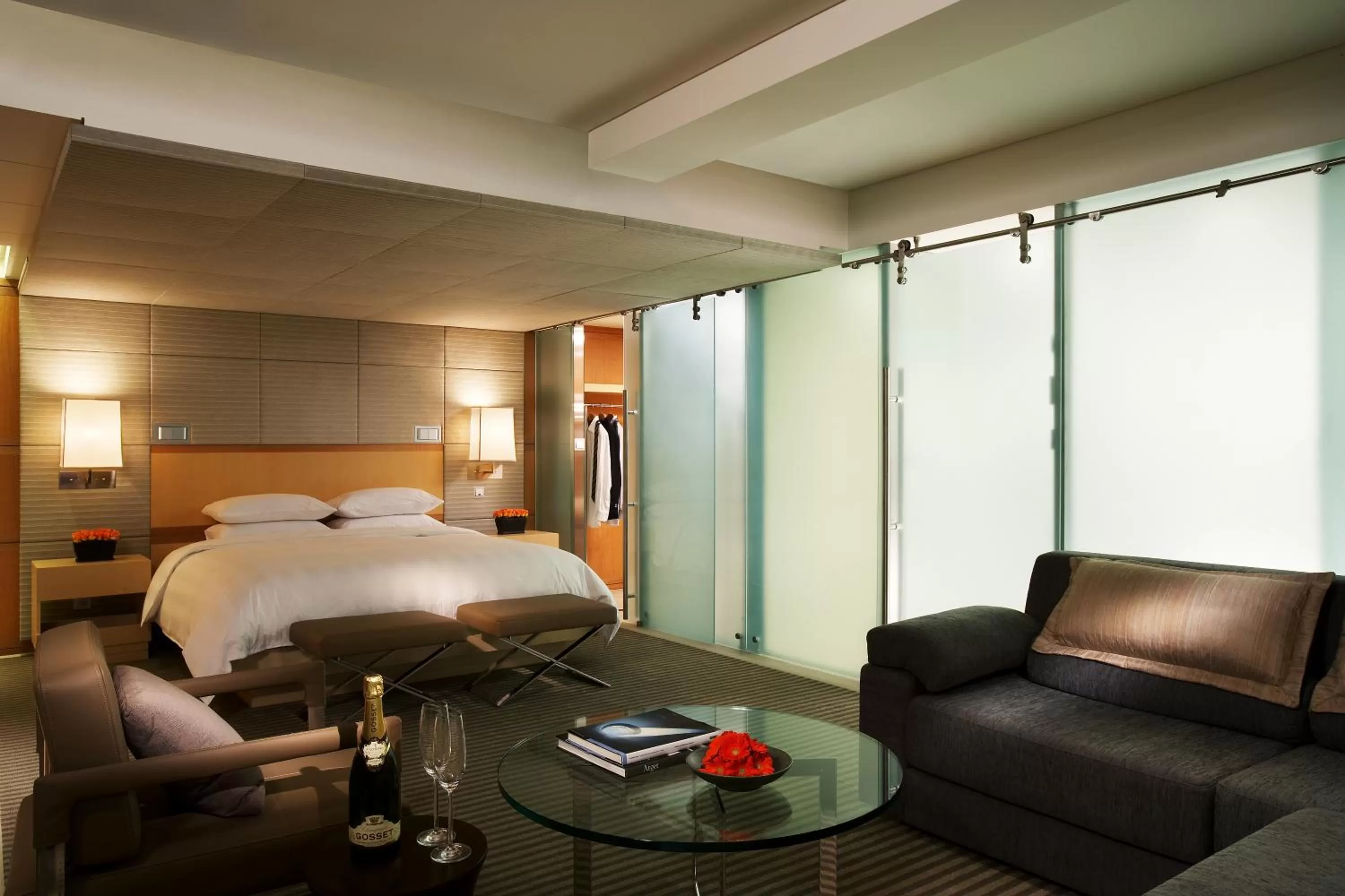 Bedroom, Bed in Lotte Hotel Seoul
