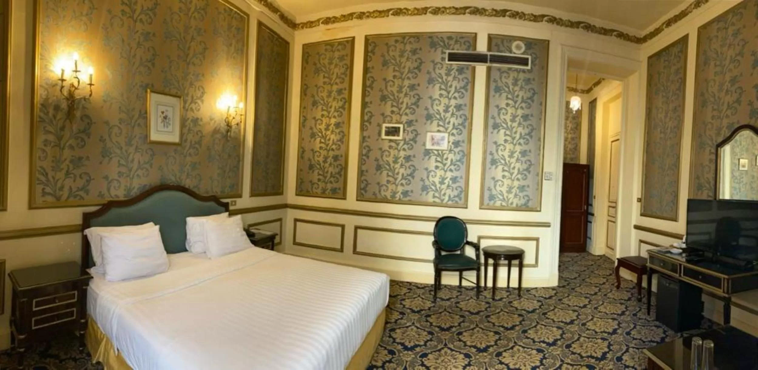 Photo of the whole room, Bed in Windsor Palace Luxury Heritage Hotel Since 1906 by Paradise Inn Group