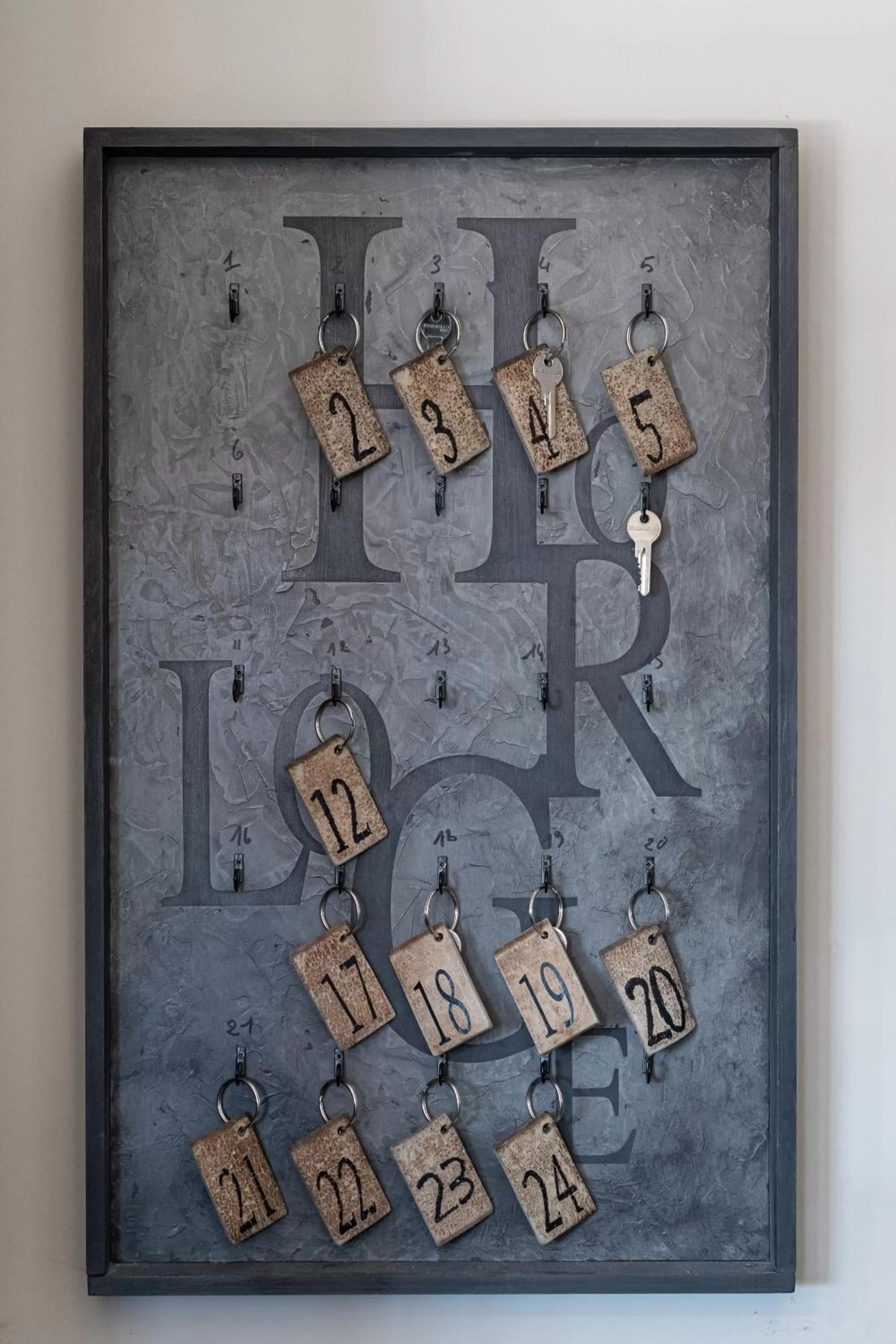 Decorative detail in L'Horloge Gourmande