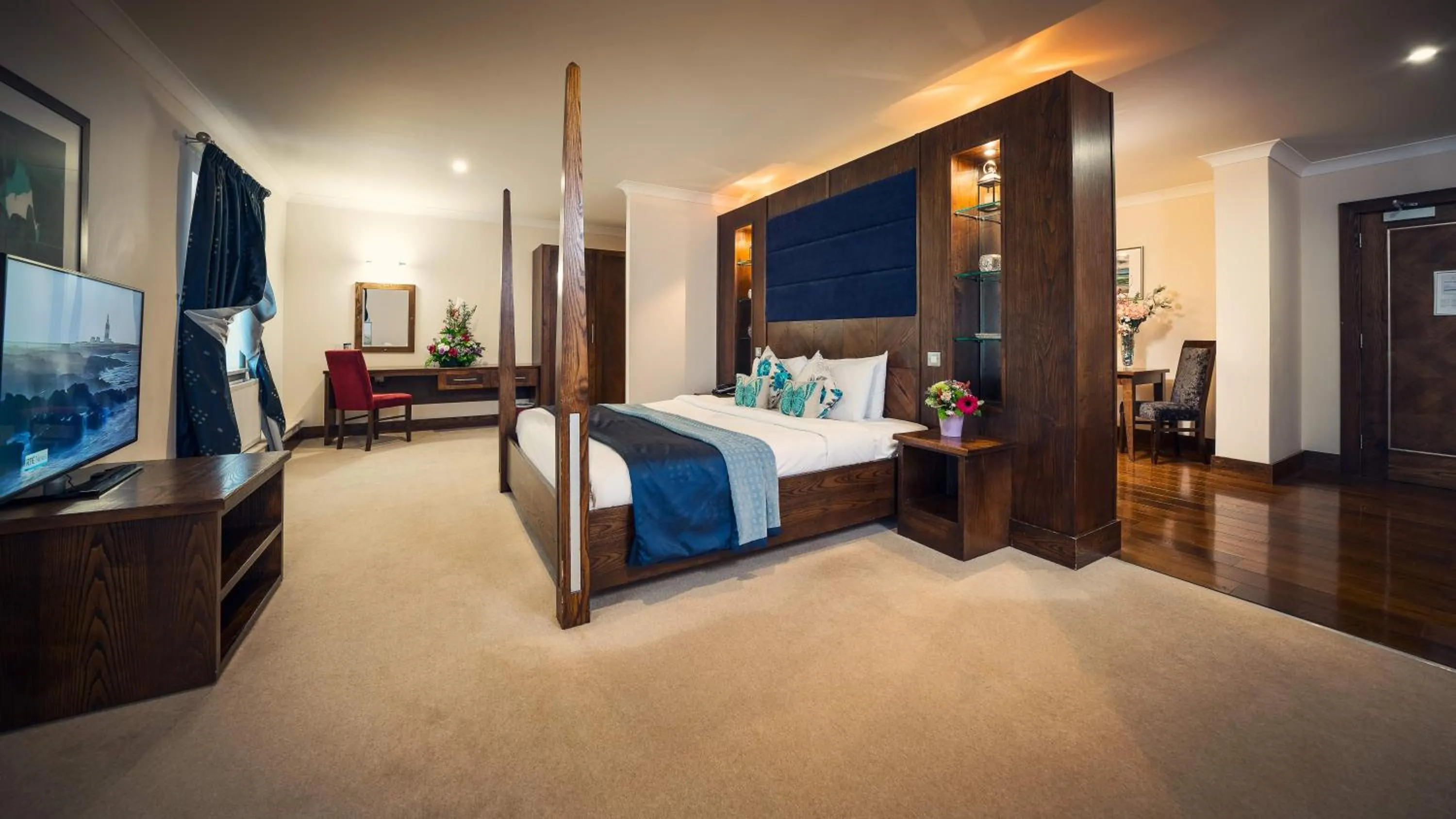 Photo of the whole room, Bed in Cavan Crystal Hotel