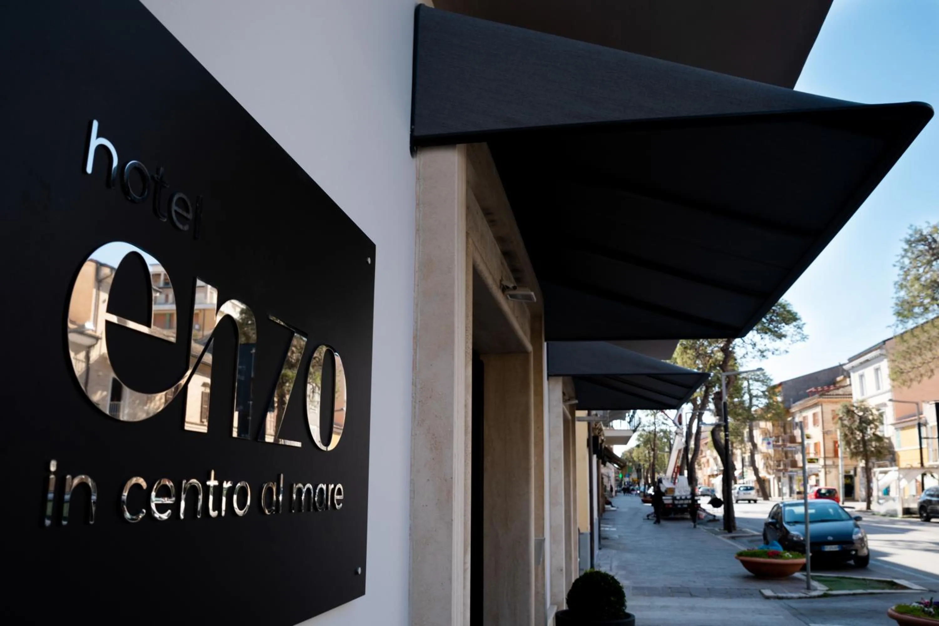 Logo/Certificate/Sign in Hotel Enzo