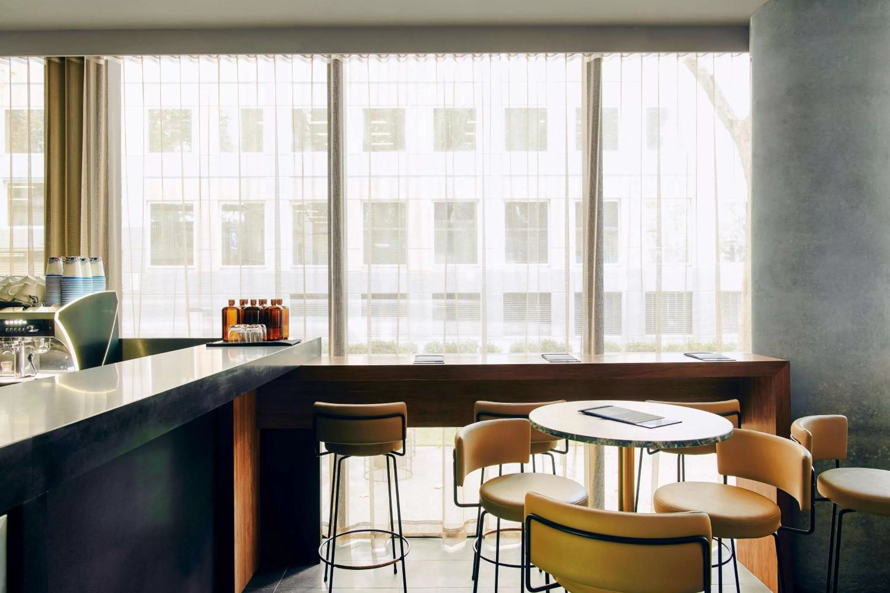 Restaurant/places to eat in Quincy Hotel Melbourne