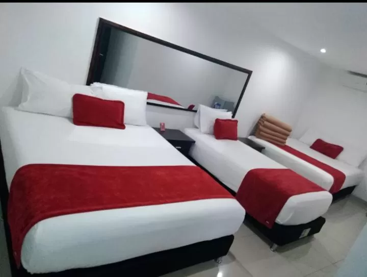 Bedroom, Bed in Hotel Cafe Plaza