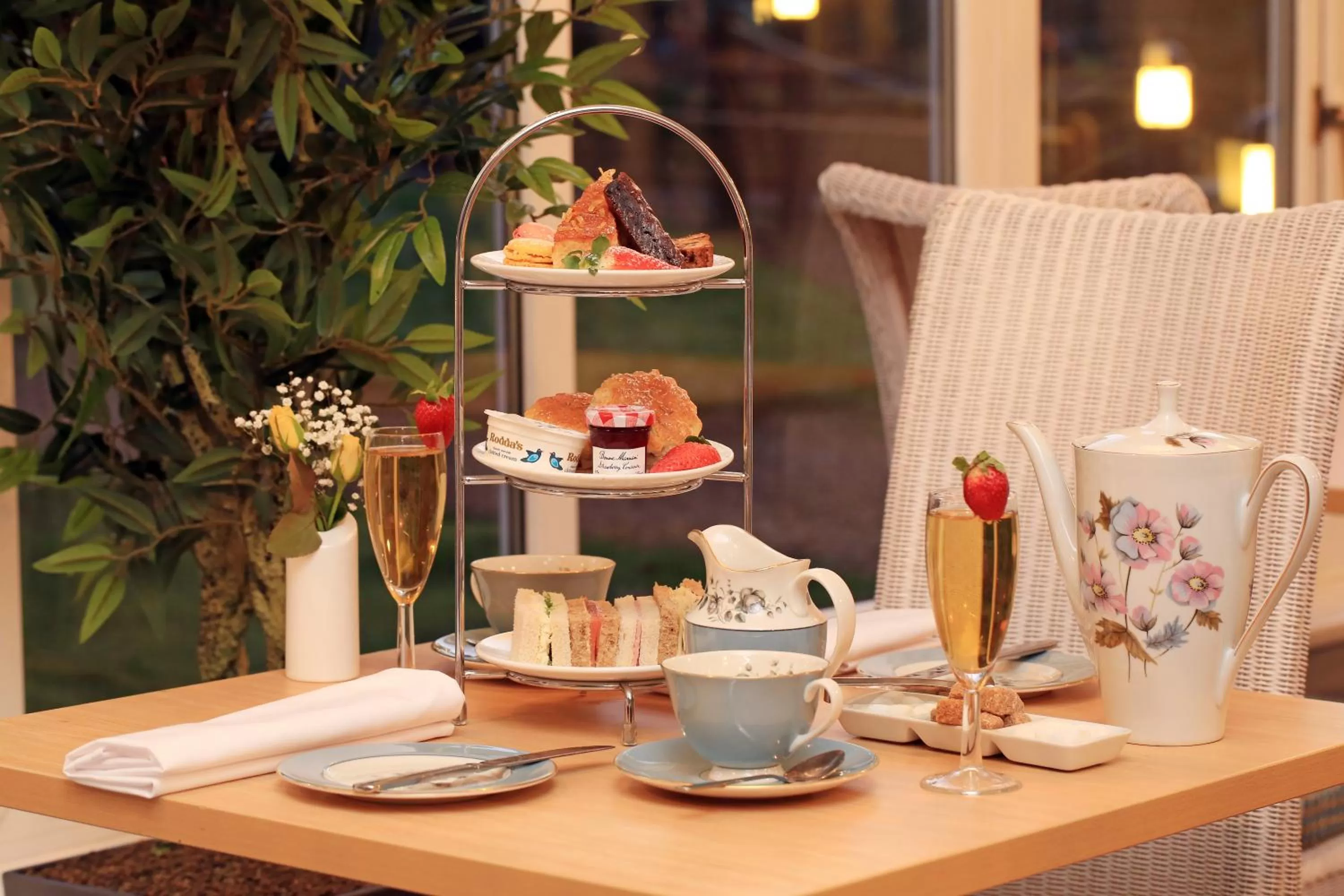 Restaurant/places to eat in Hogs Back Hotel & Spa Nr Farnham