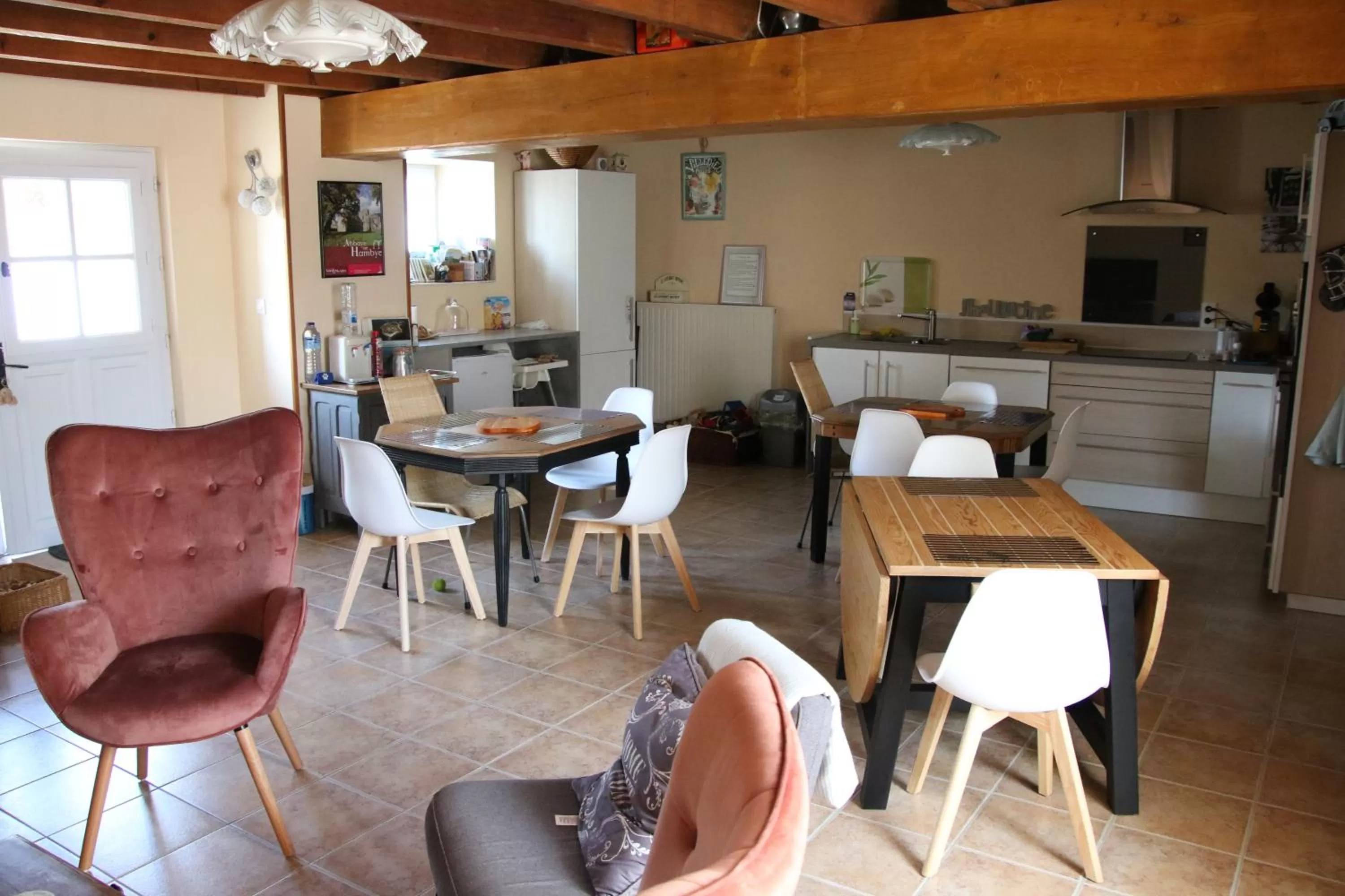 Restaurant/Places to Eat in La Parisière